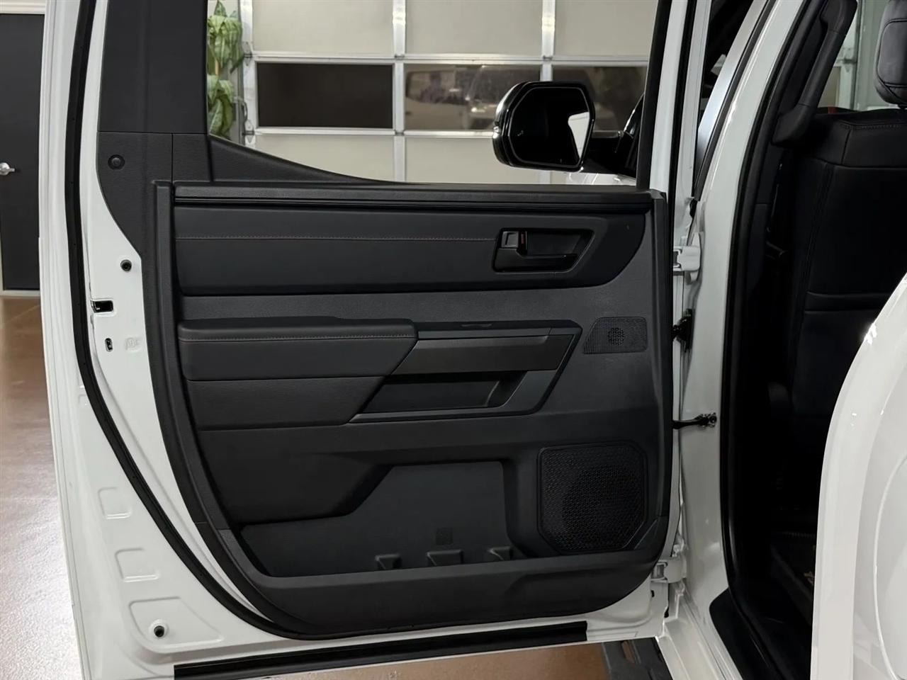 Toyota Tundra TRD PRO CrewMax 4WD Hybrid 2026