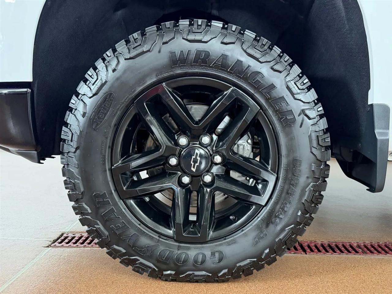 Chevrolet Silverado 1500 Trail Boss LT Crew Cab 4WD 2023