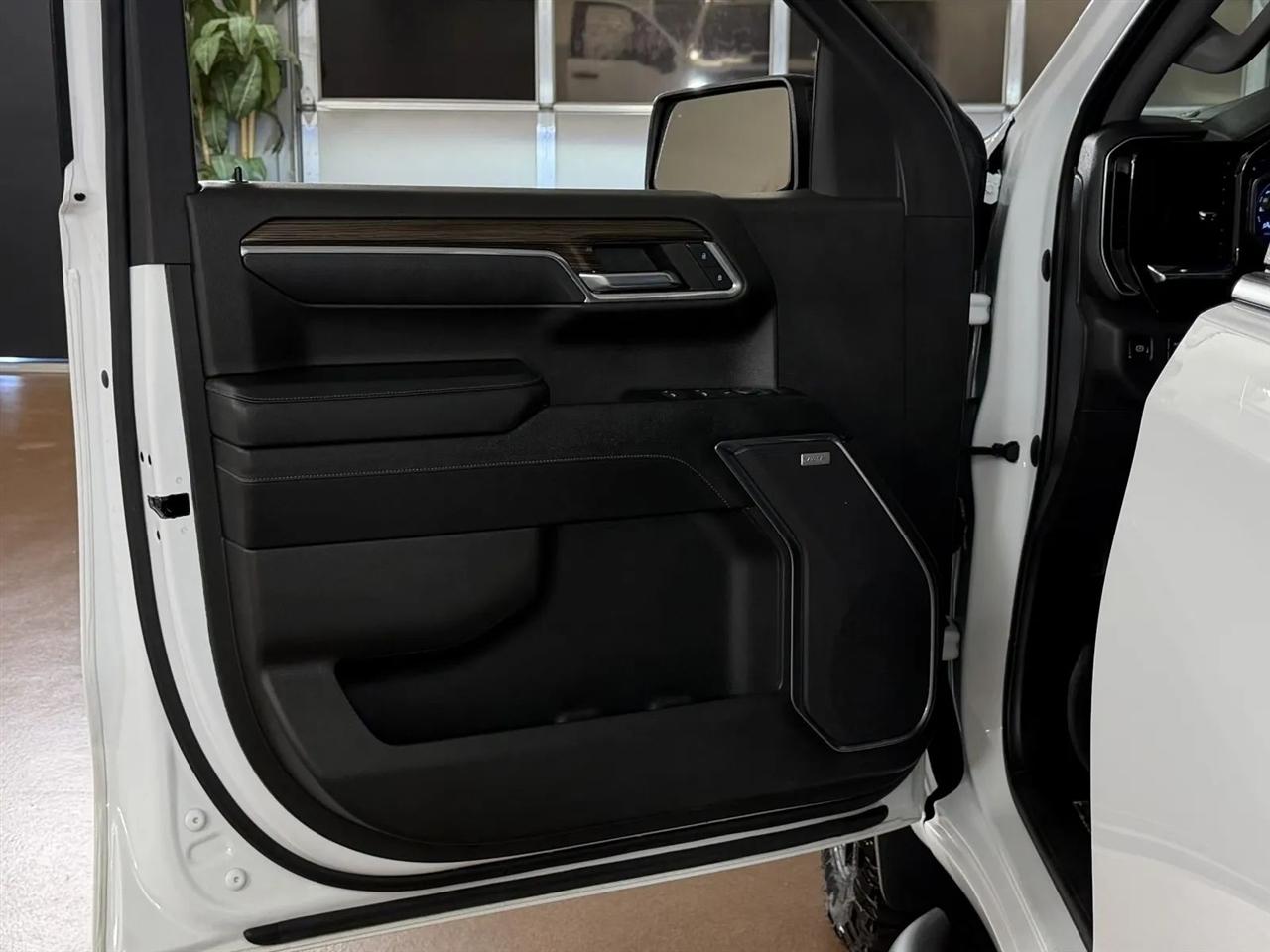 Chevrolet Silverado 1500 Trail Boss LT Crew Cab 4WD 2023