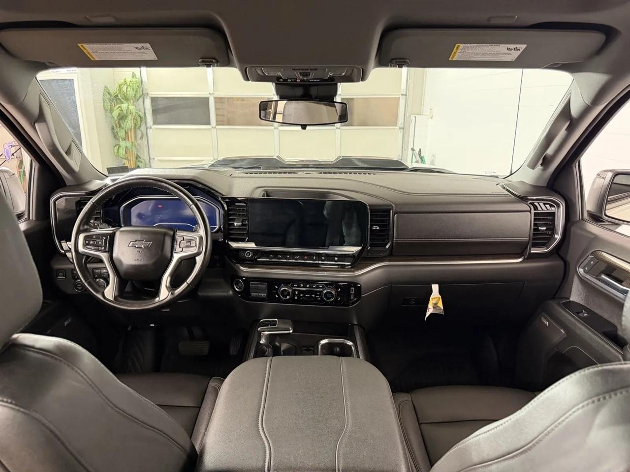 Chevrolet Silverado 1500 Trail Boss LT Crew Cab 4WD 2023