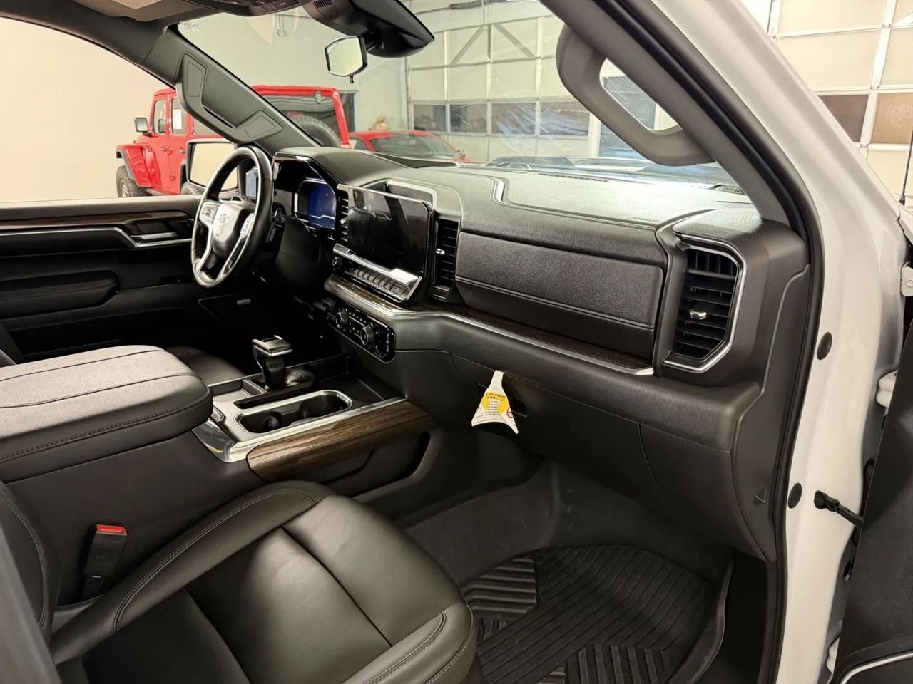 Chevrolet Silverado 1500 Trail Boss LT Crew Cab 4WD 2023