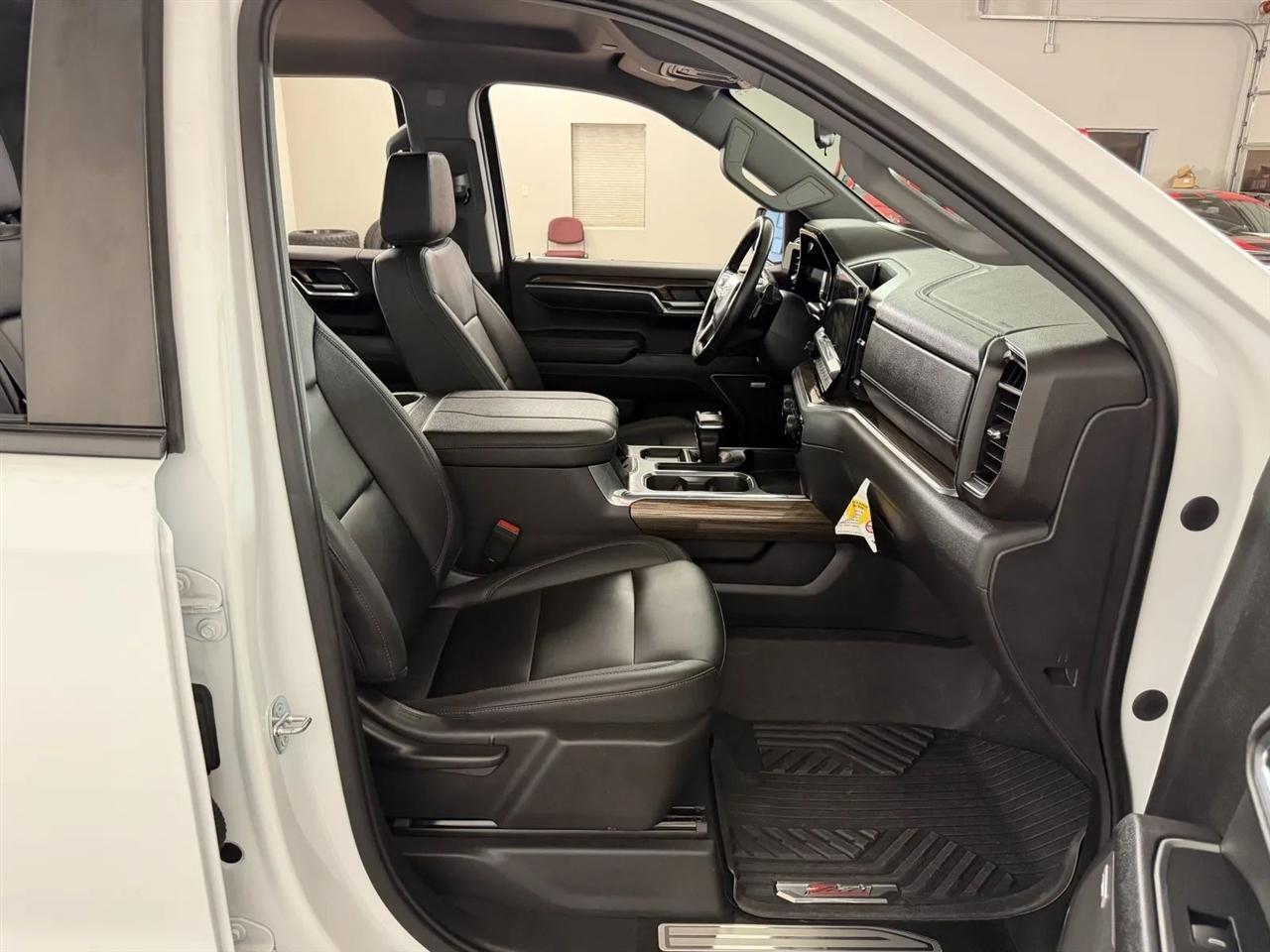 Chevrolet Silverado 1500 Trail Boss LT Crew Cab 4WD 2023