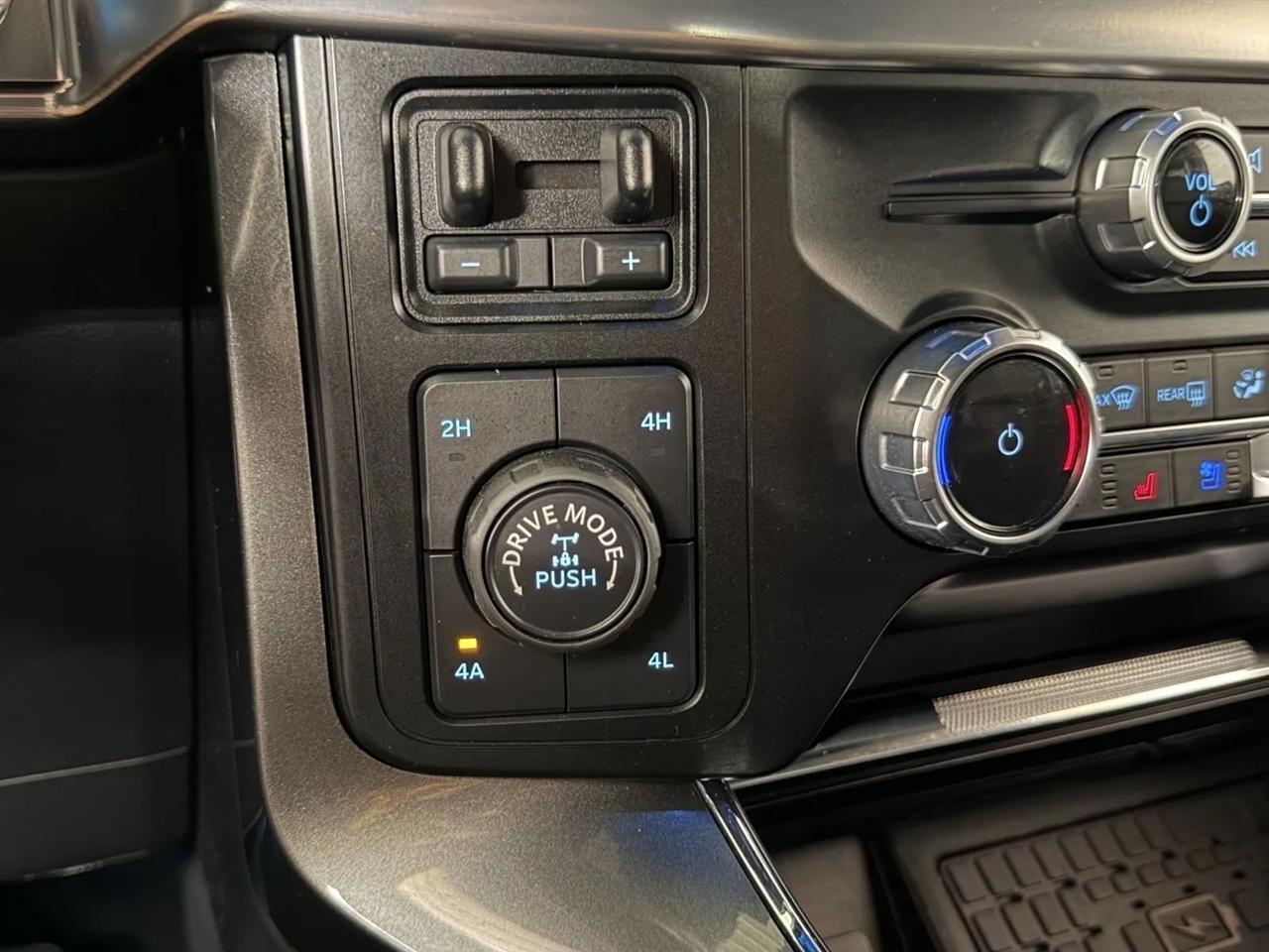 Ford F-150 Lariat SuperCrew 5.5-ft. Bed 4WD 2023
