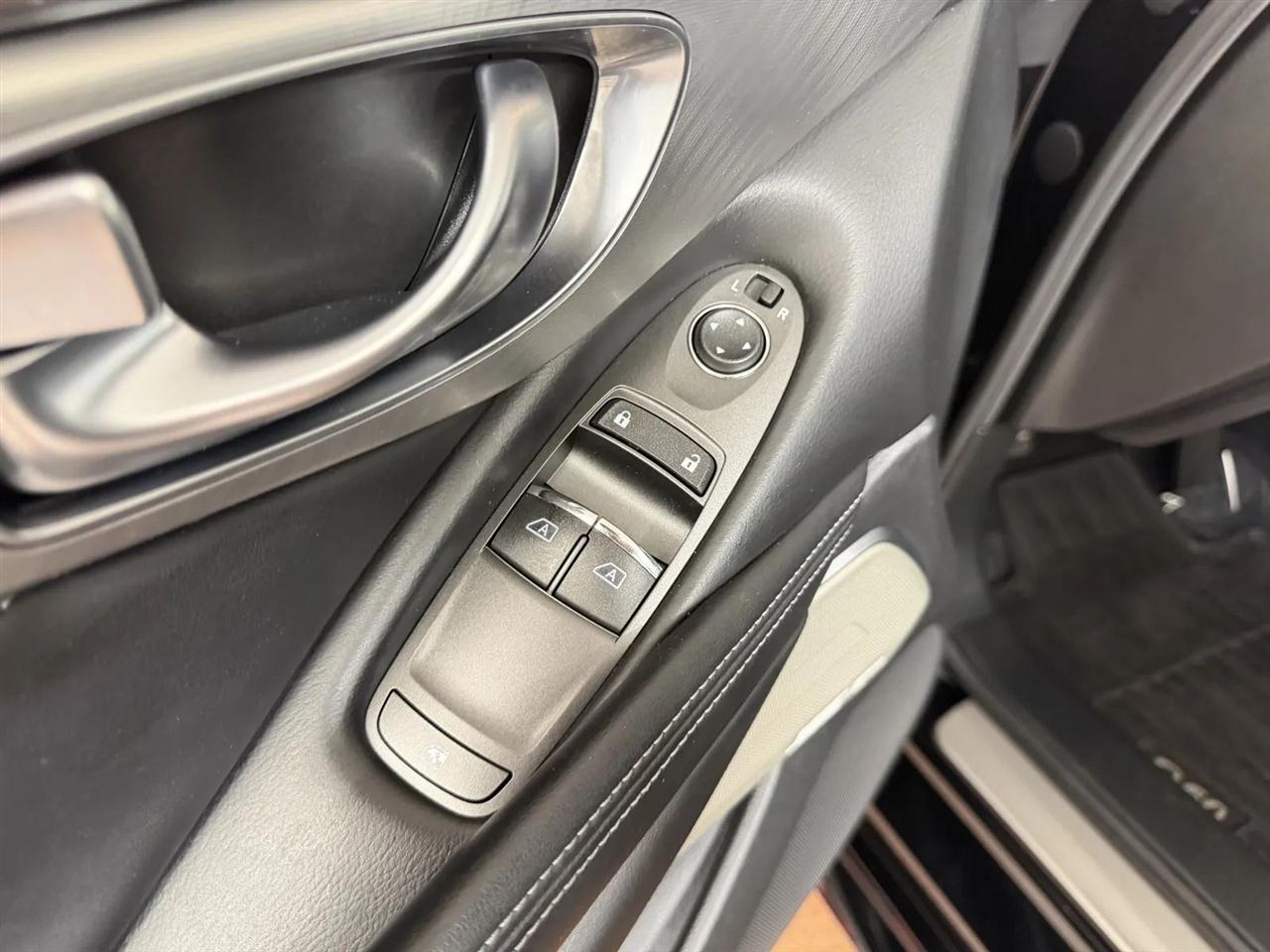 Infiniti Q60 3.0t PURE 2021