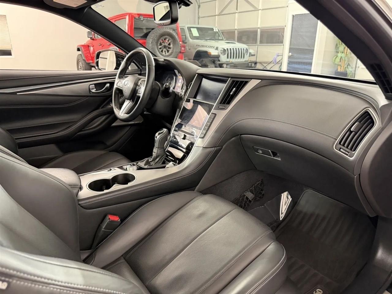 Infiniti Q60 3.0t PURE 2021
