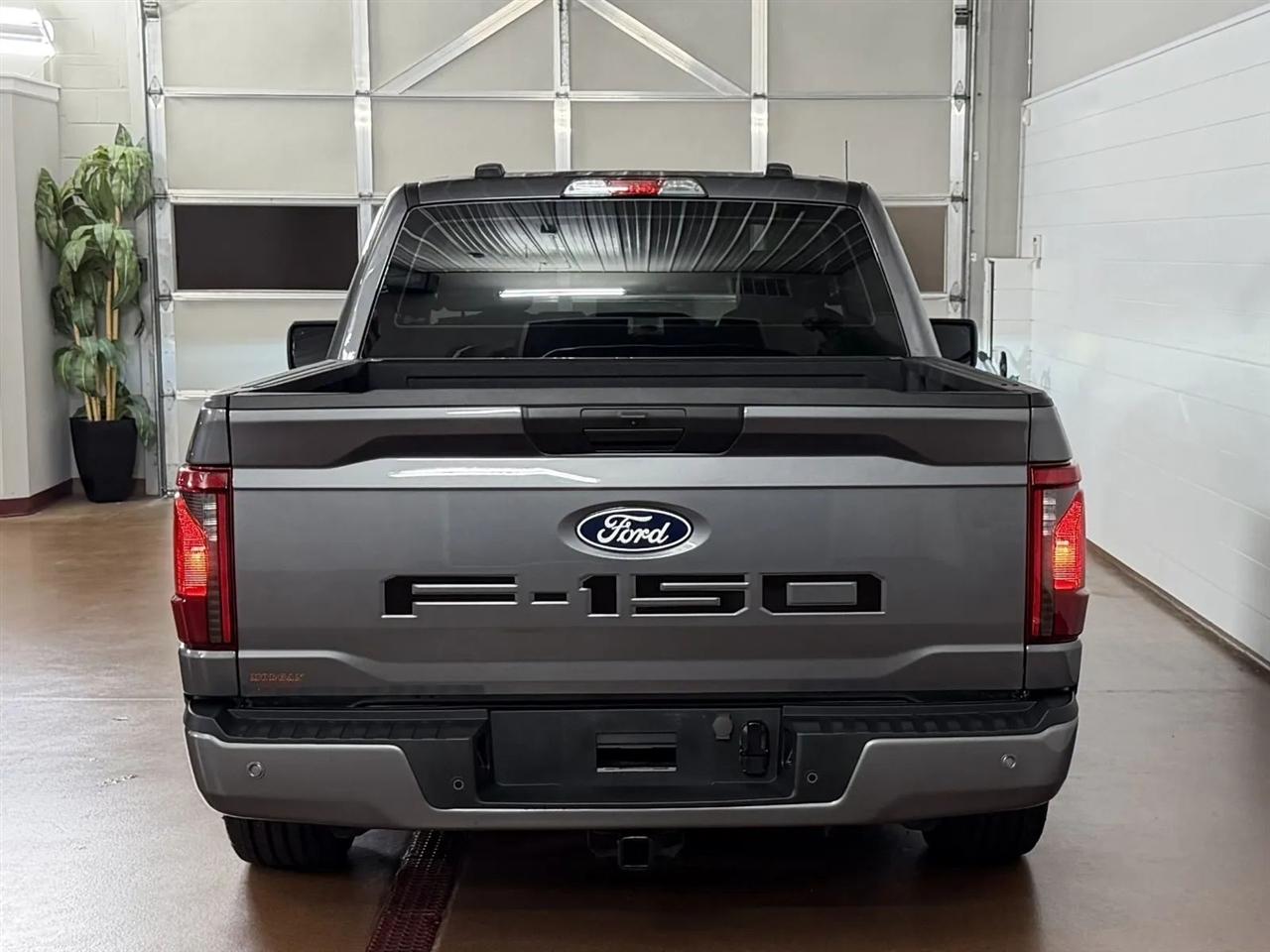 Ford F-150 XL 2WD 2024