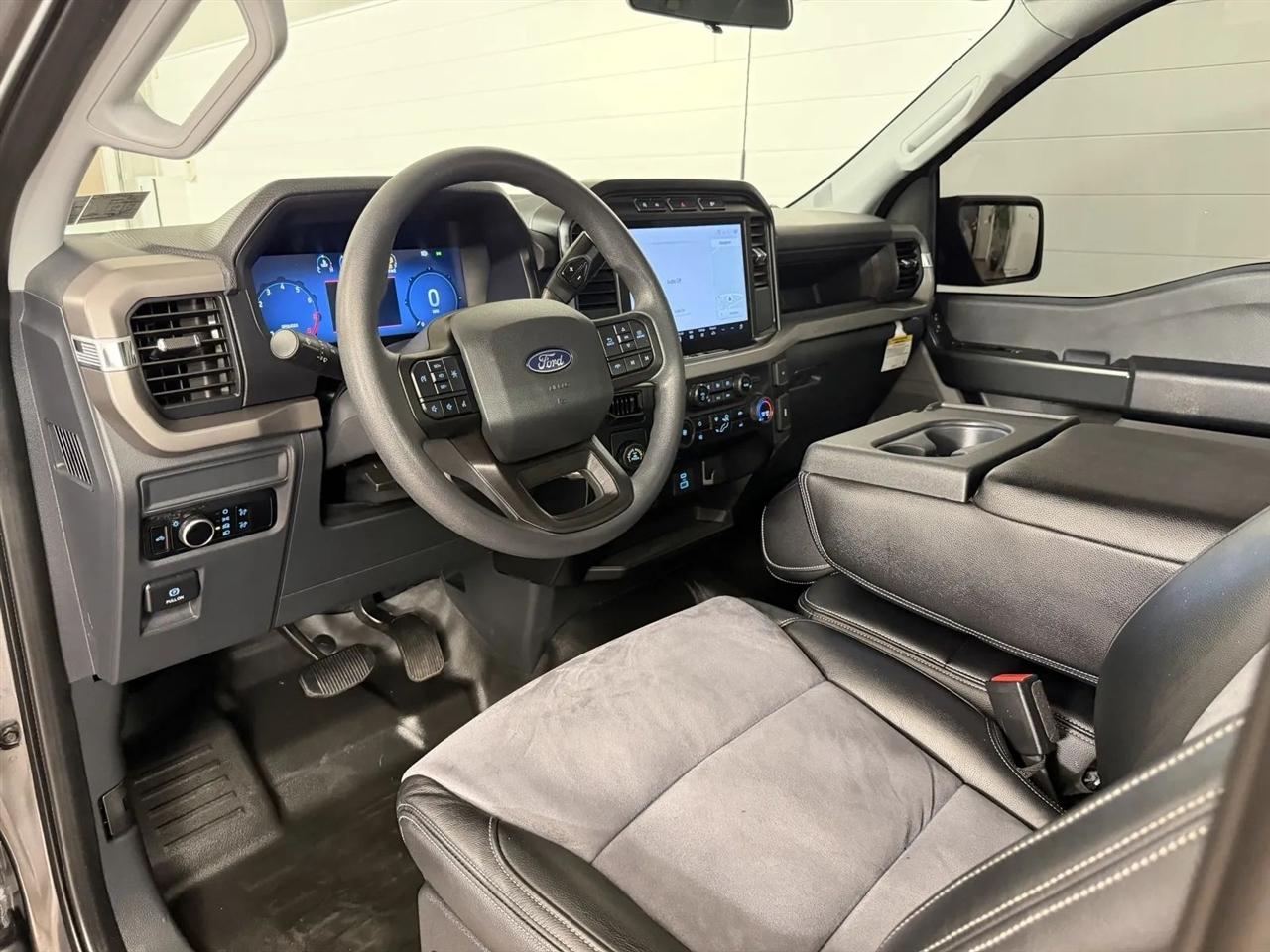 Ford F-150 XL 2WD 2024