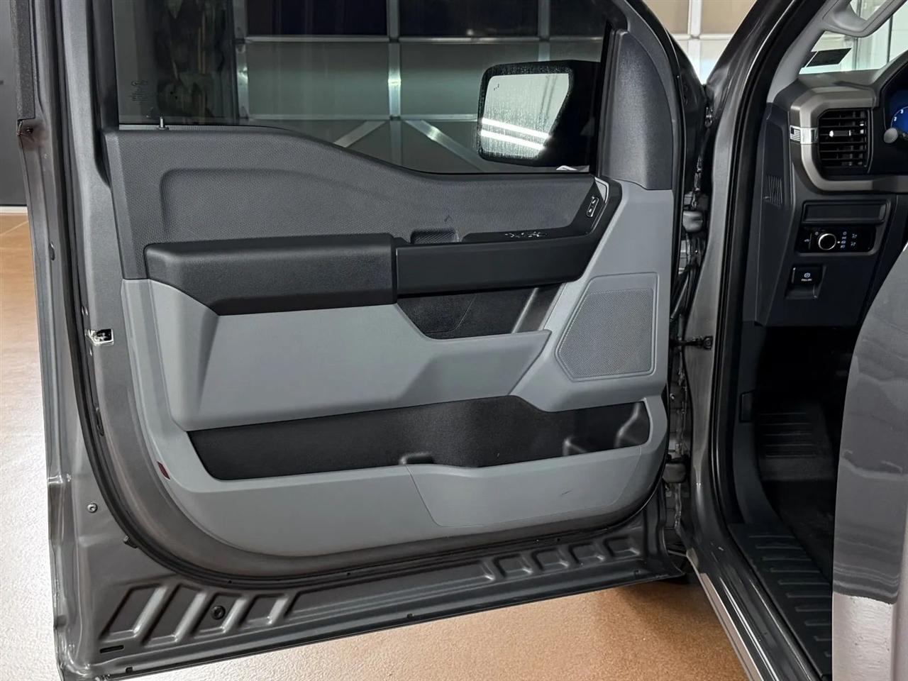 Ford F-150 XL 2WD 2024