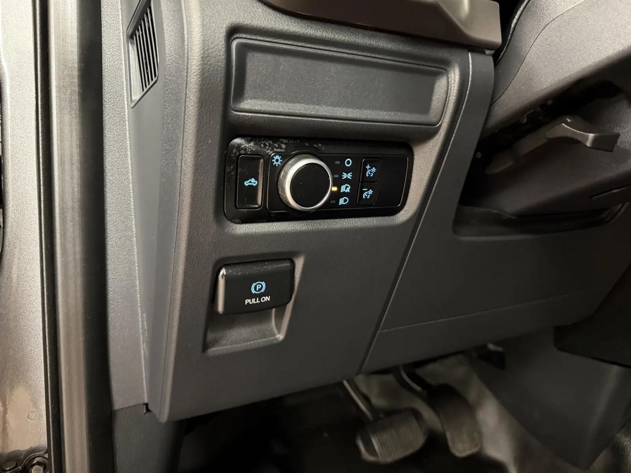 Ford F-150 XL 2WD 2024