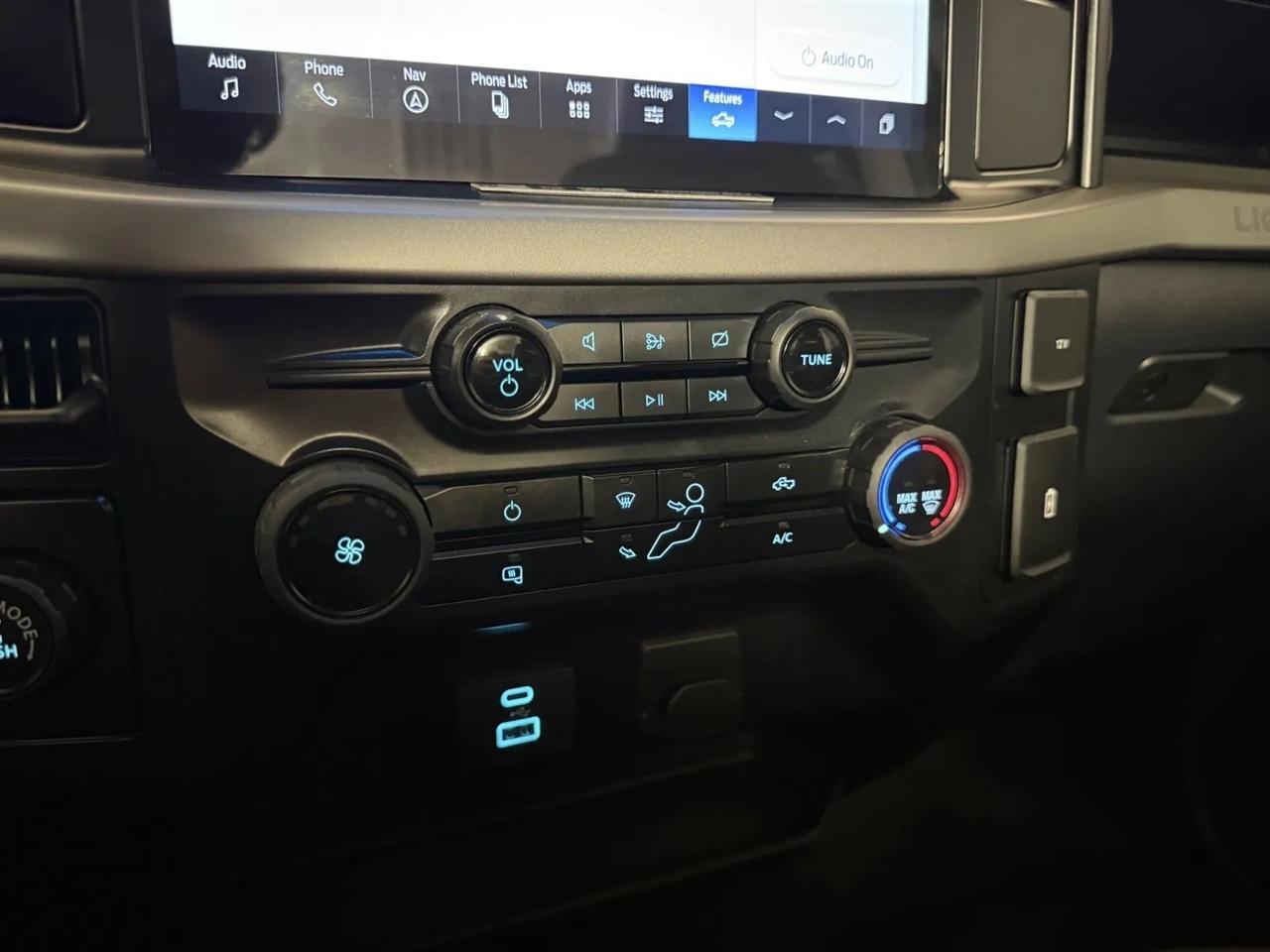 Ford F-150 XL 2WD 2024