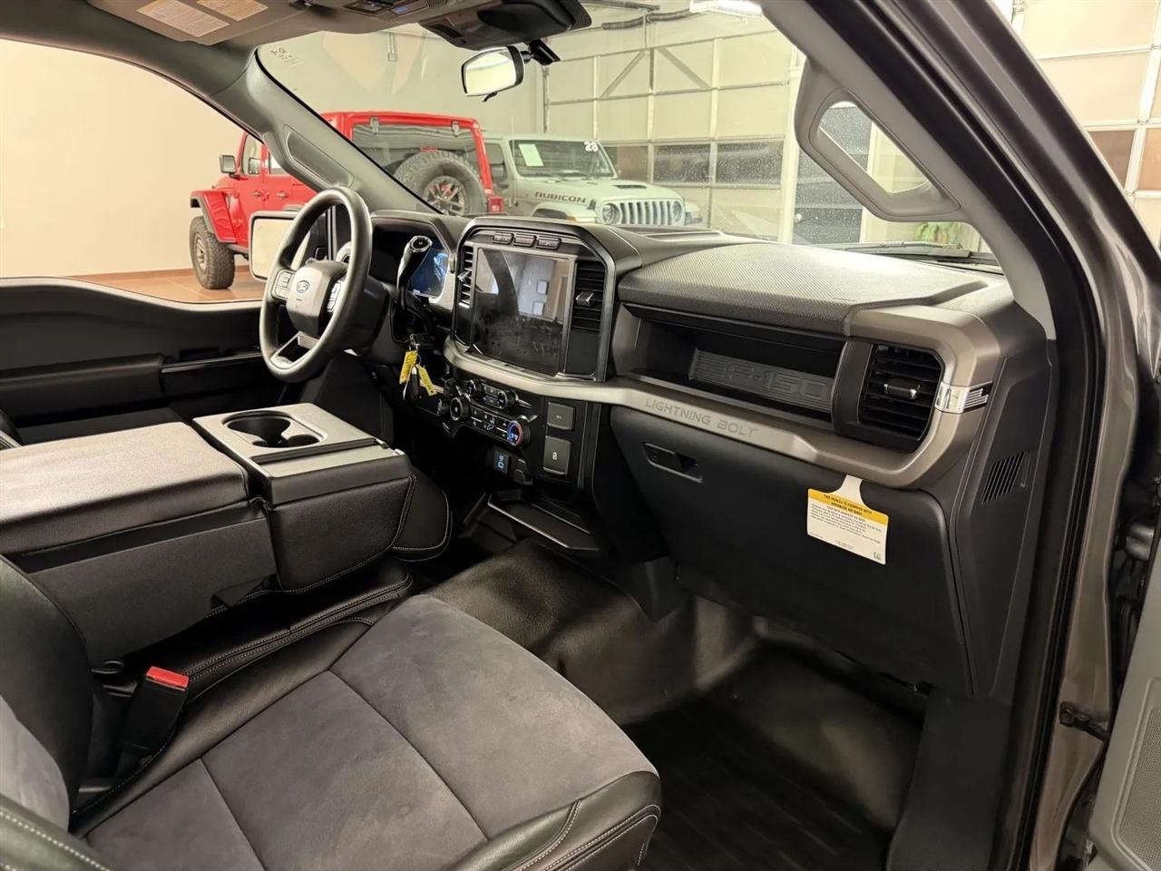 Ford F-150 XL 2WD 2024