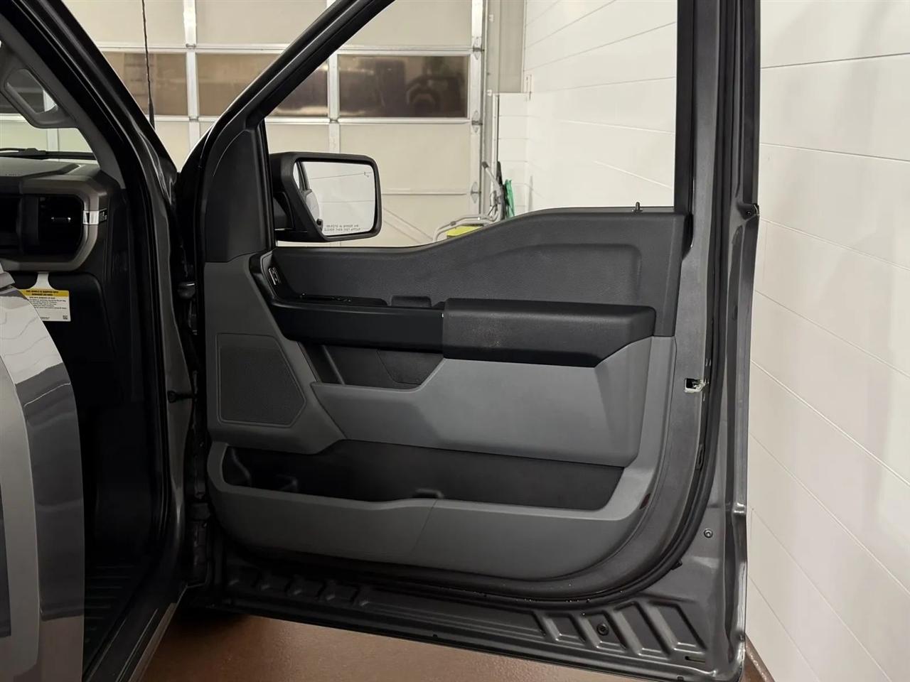 Ford F-150 XL 2WD 2024