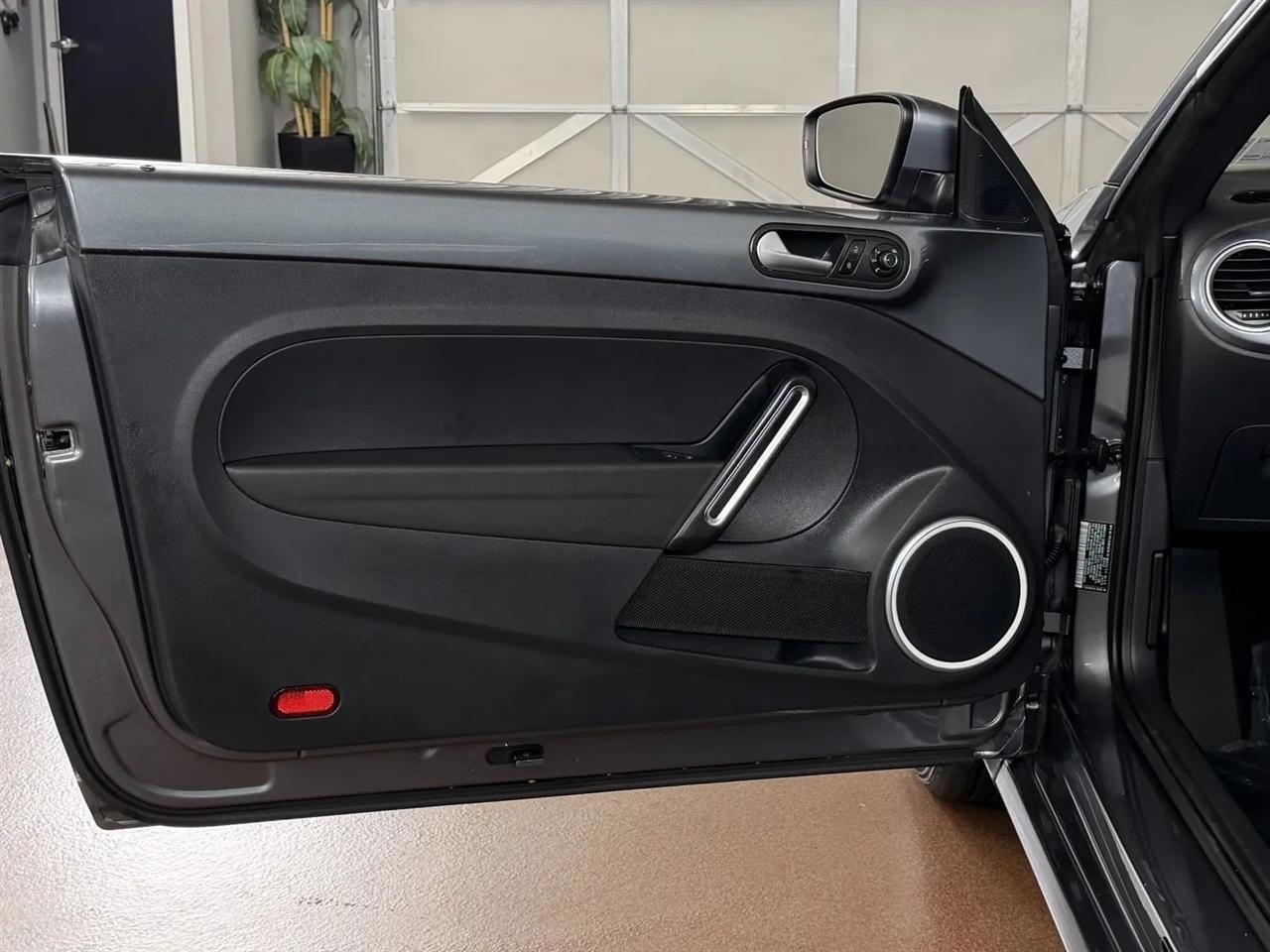 Volkswagen Beetle 2.0T SE Convertible 2018