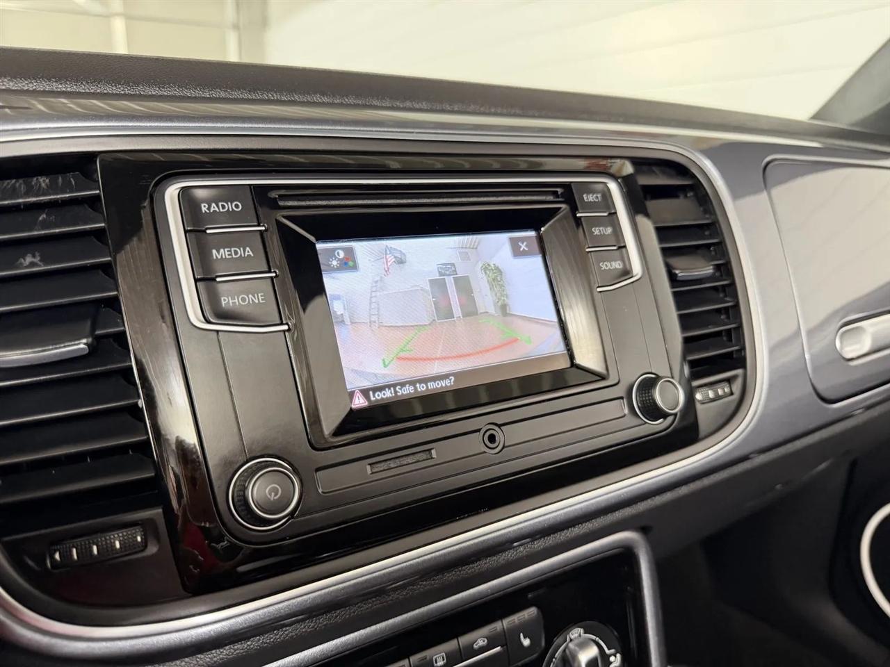 Volkswagen Beetle 2.0T SE Convertible 2018