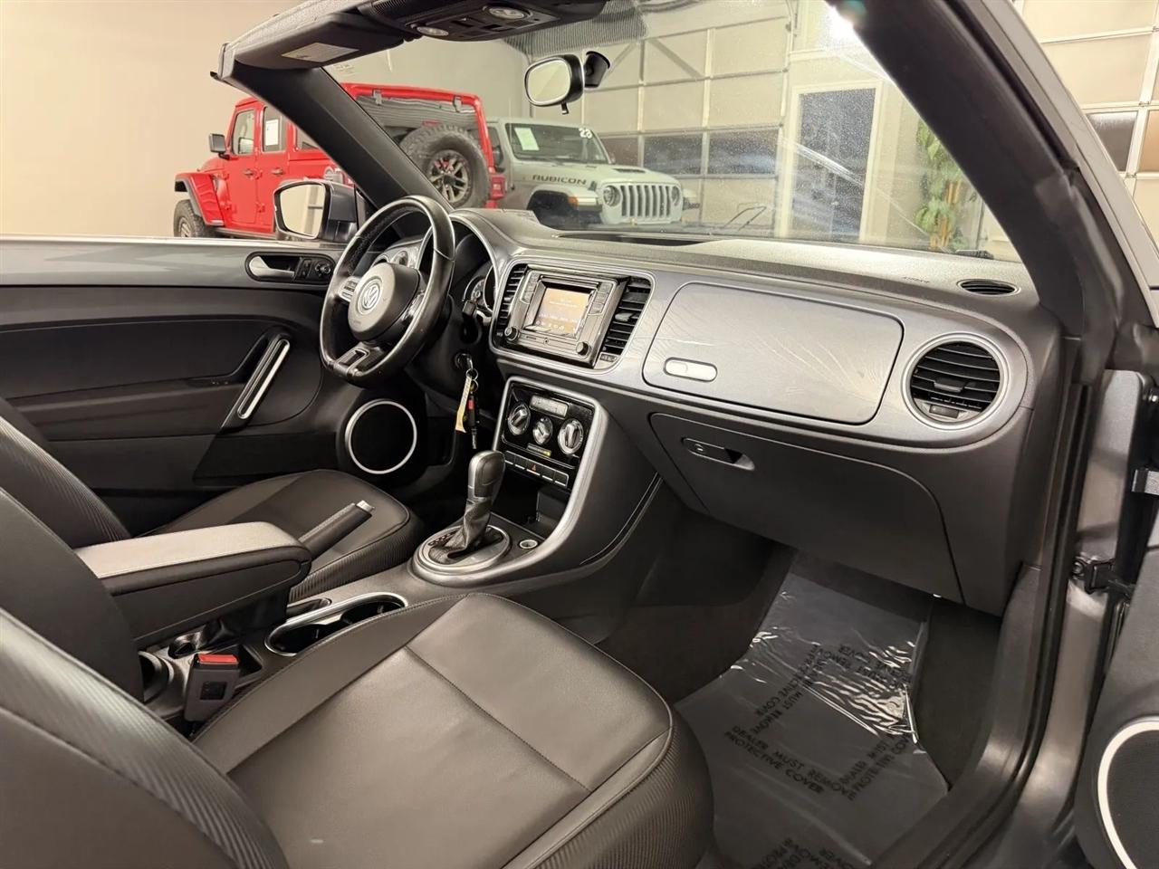 Volkswagen Beetle 2.0T SE Convertible 2018