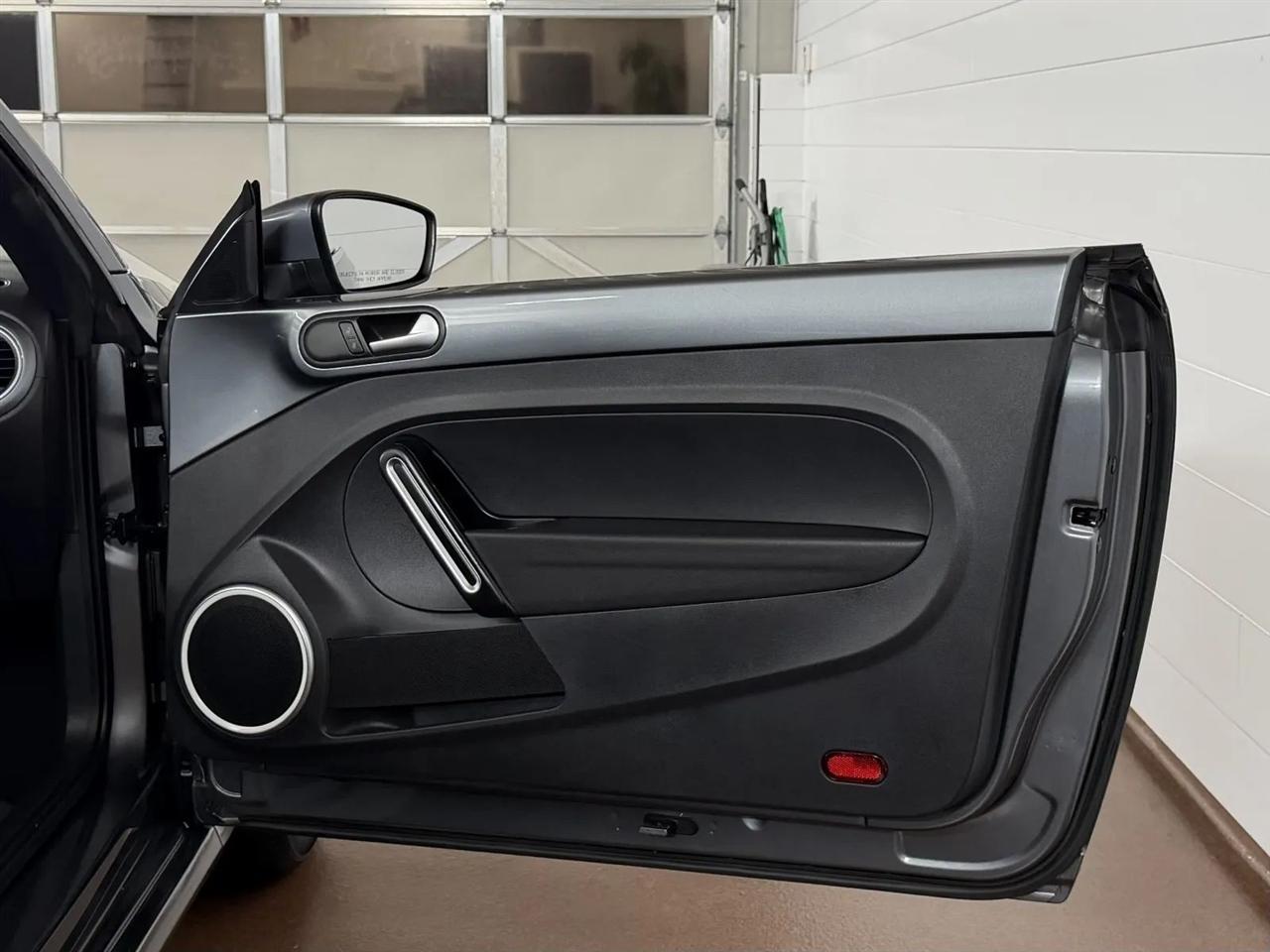 Volkswagen Beetle 2.0T SE Convertible 2018