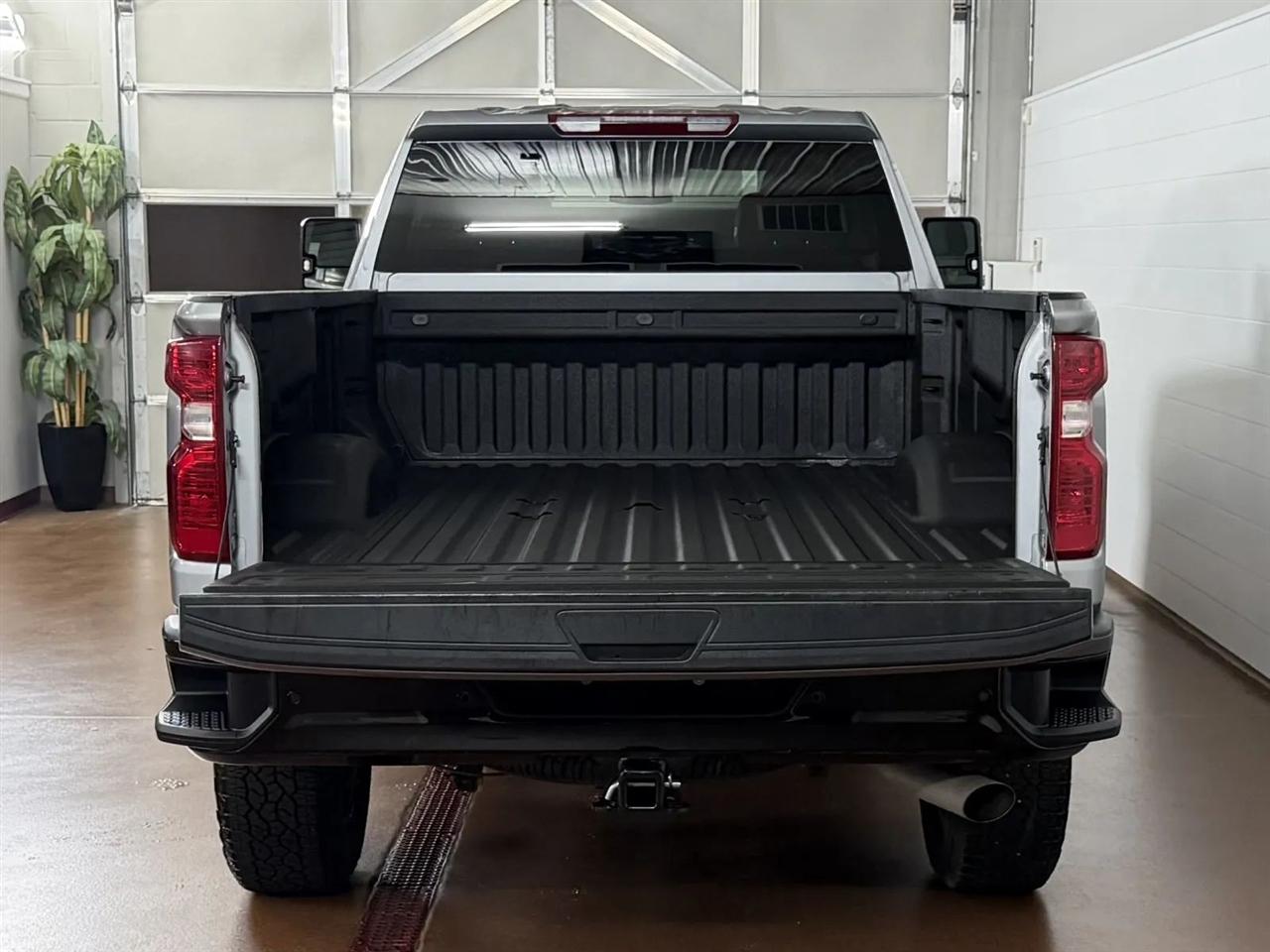 Chevrolet Silverado 2500HD Custom Crew Cab Long Box 4WD 2025