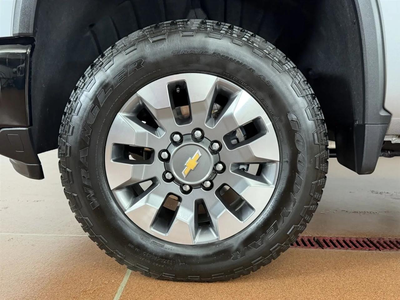 Chevrolet Silverado 2500HD Custom Crew Cab Long Box 4WD 2025