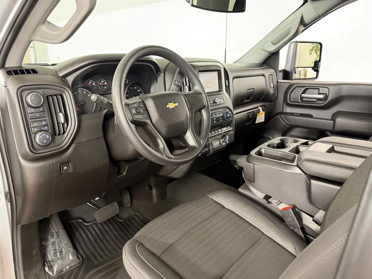 Chevrolet Silverado 2500HD Custom Crew Cab Long Box 4WD 2025