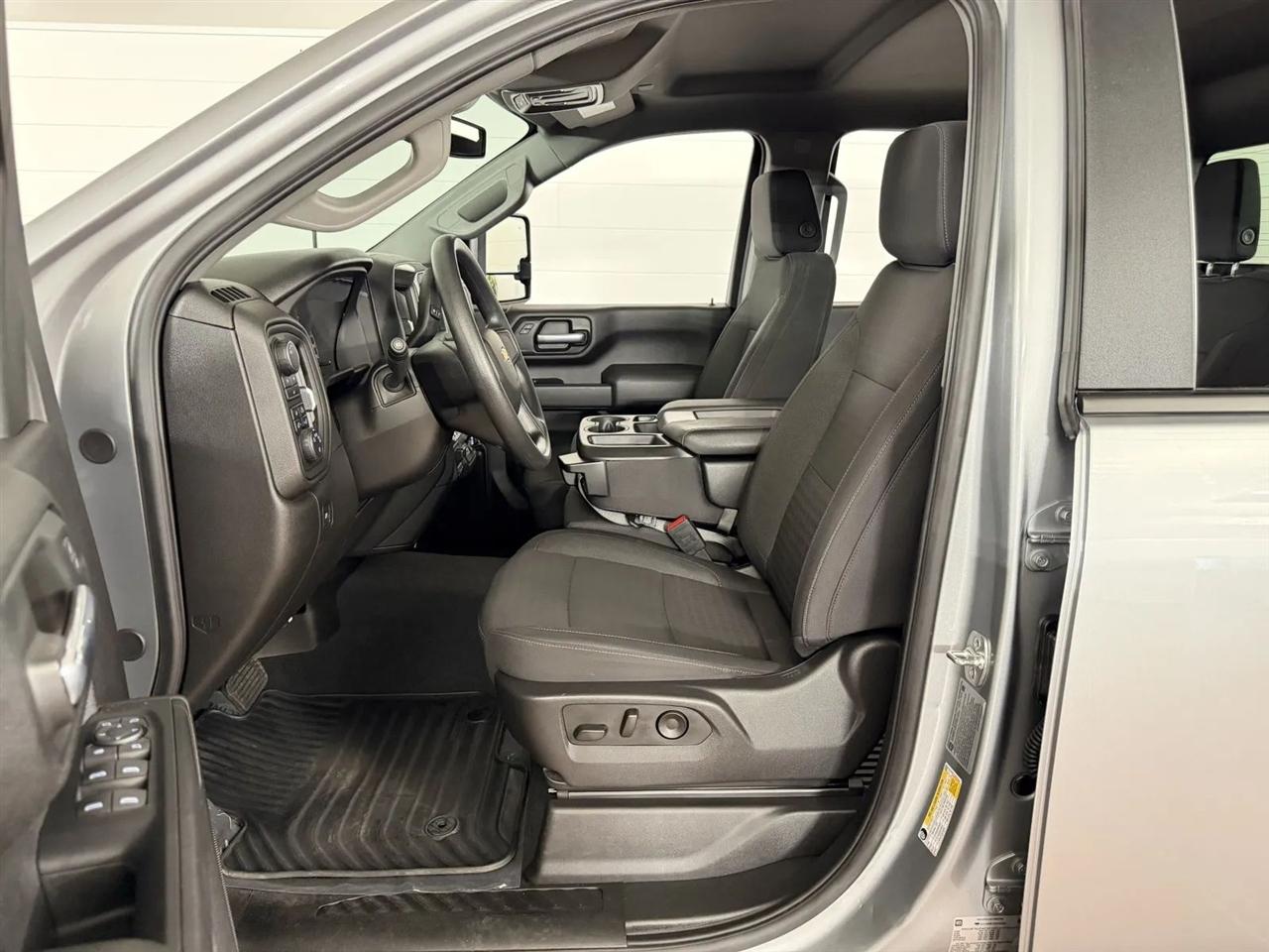 Chevrolet Silverado 2500HD Custom Crew Cab Long Box 4WD 2025