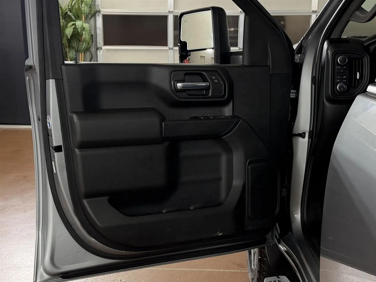 Chevrolet Silverado 2500HD Custom Crew Cab Long Box 4WD 2025