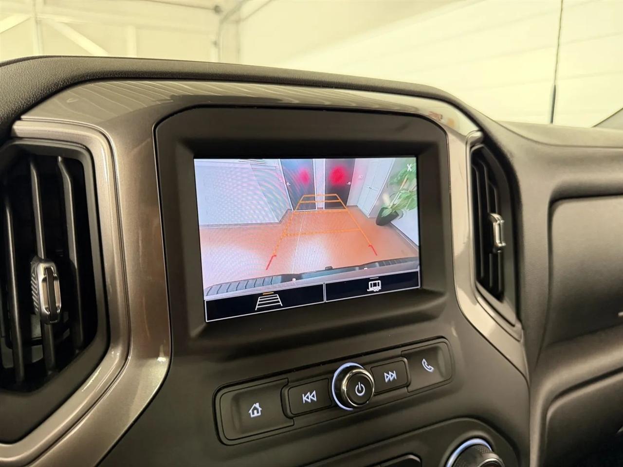 Chevrolet Silverado 2500HD Custom Crew Cab Long Box 4WD 2025