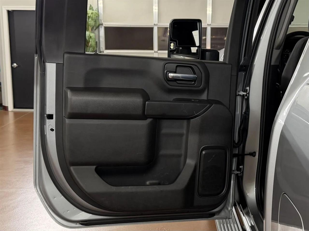 Chevrolet Silverado 2500HD Custom Crew Cab Long Box 4WD 2025
