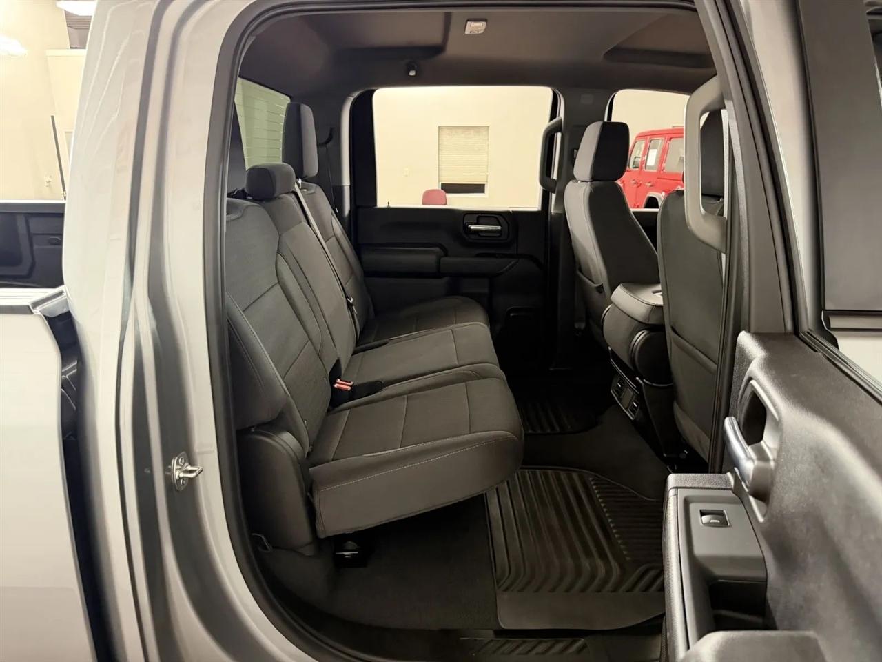 Chevrolet Silverado 2500HD Custom Crew Cab Long Box 4WD 2025