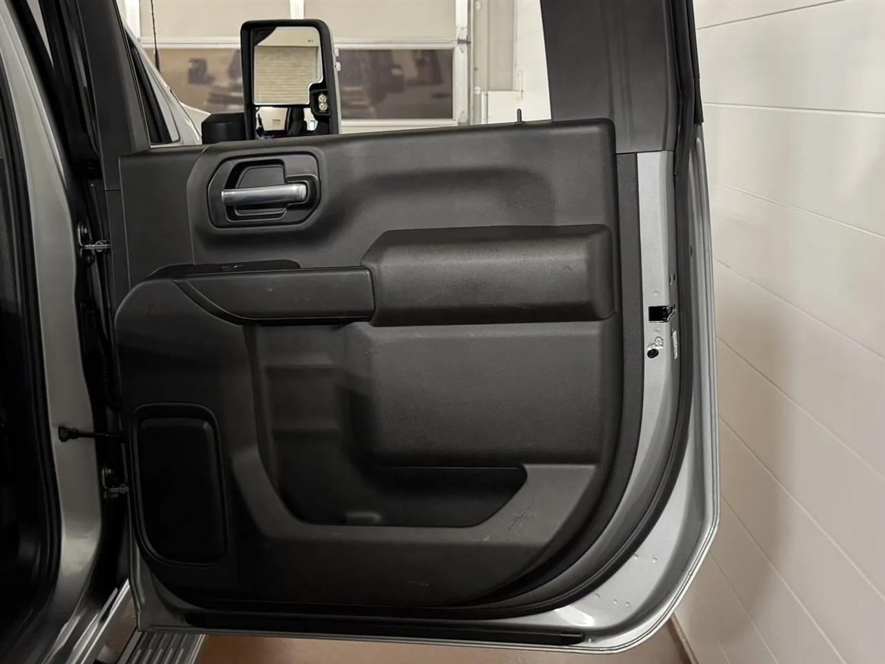 Chevrolet Silverado 2500HD Custom Crew Cab Long Box 4WD 2025