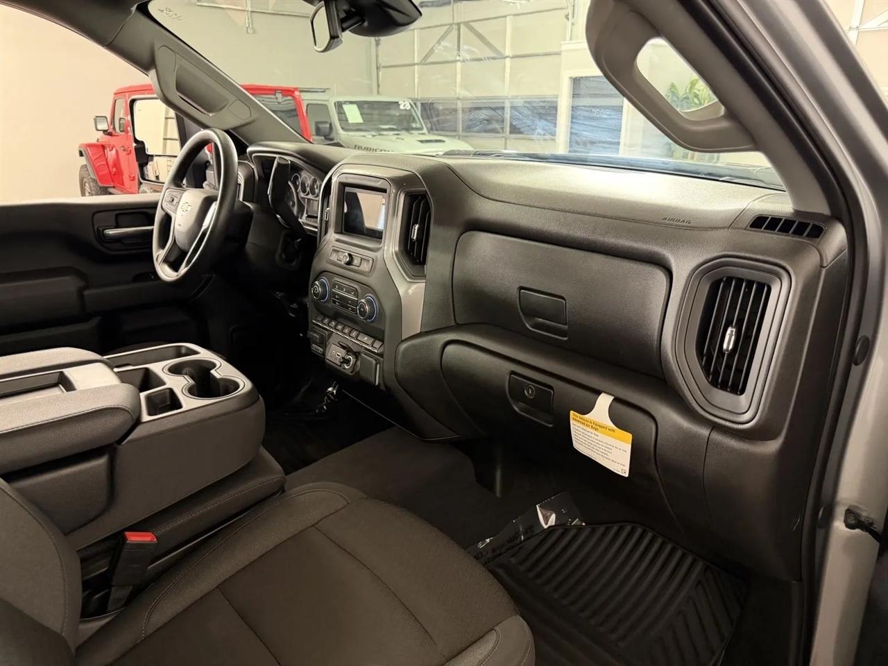 Chevrolet Silverado 2500HD Custom Crew Cab Long Box 4WD 2025