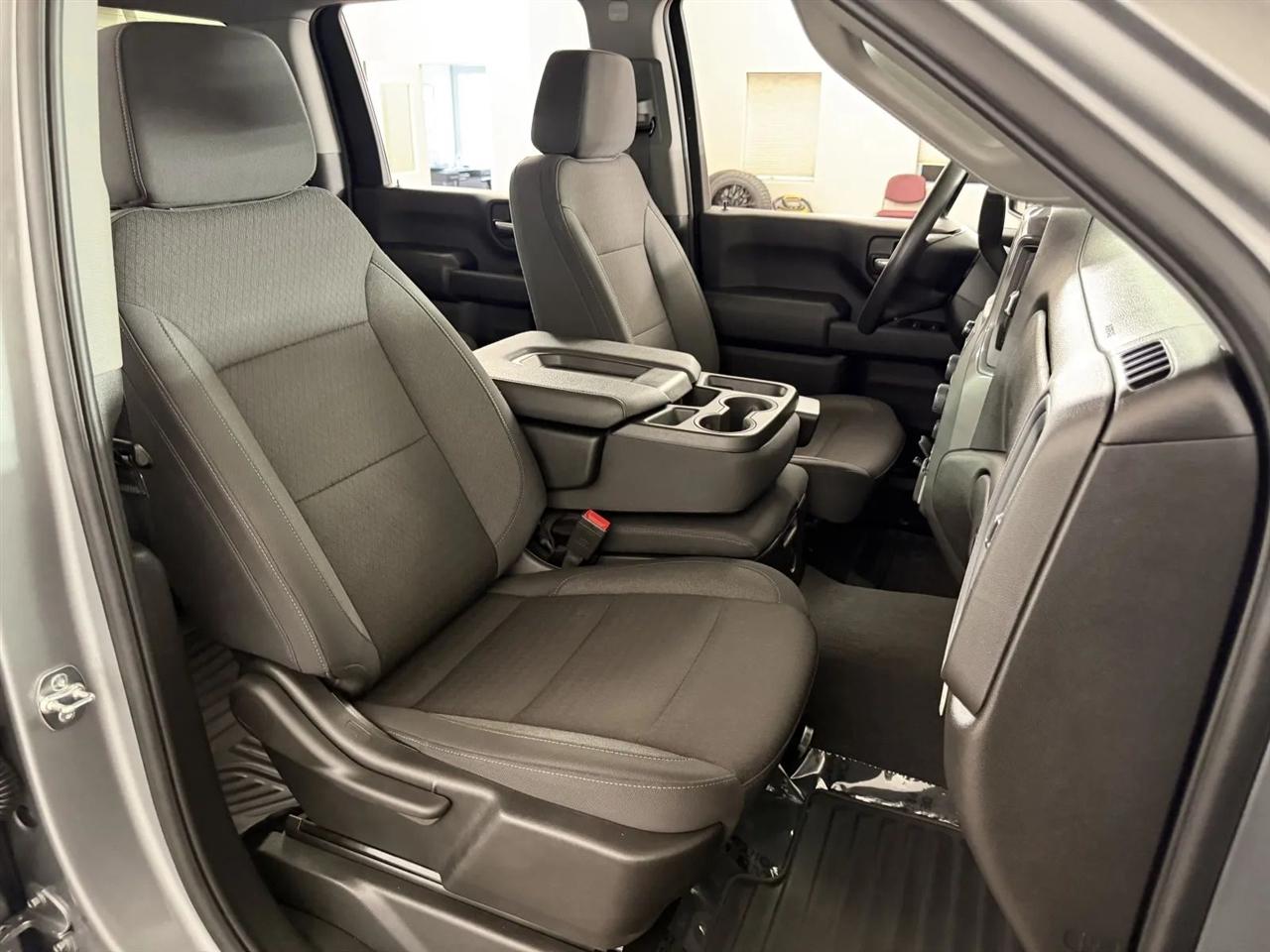 Chevrolet Silverado 2500HD Custom Crew Cab Long Box 4WD 2025