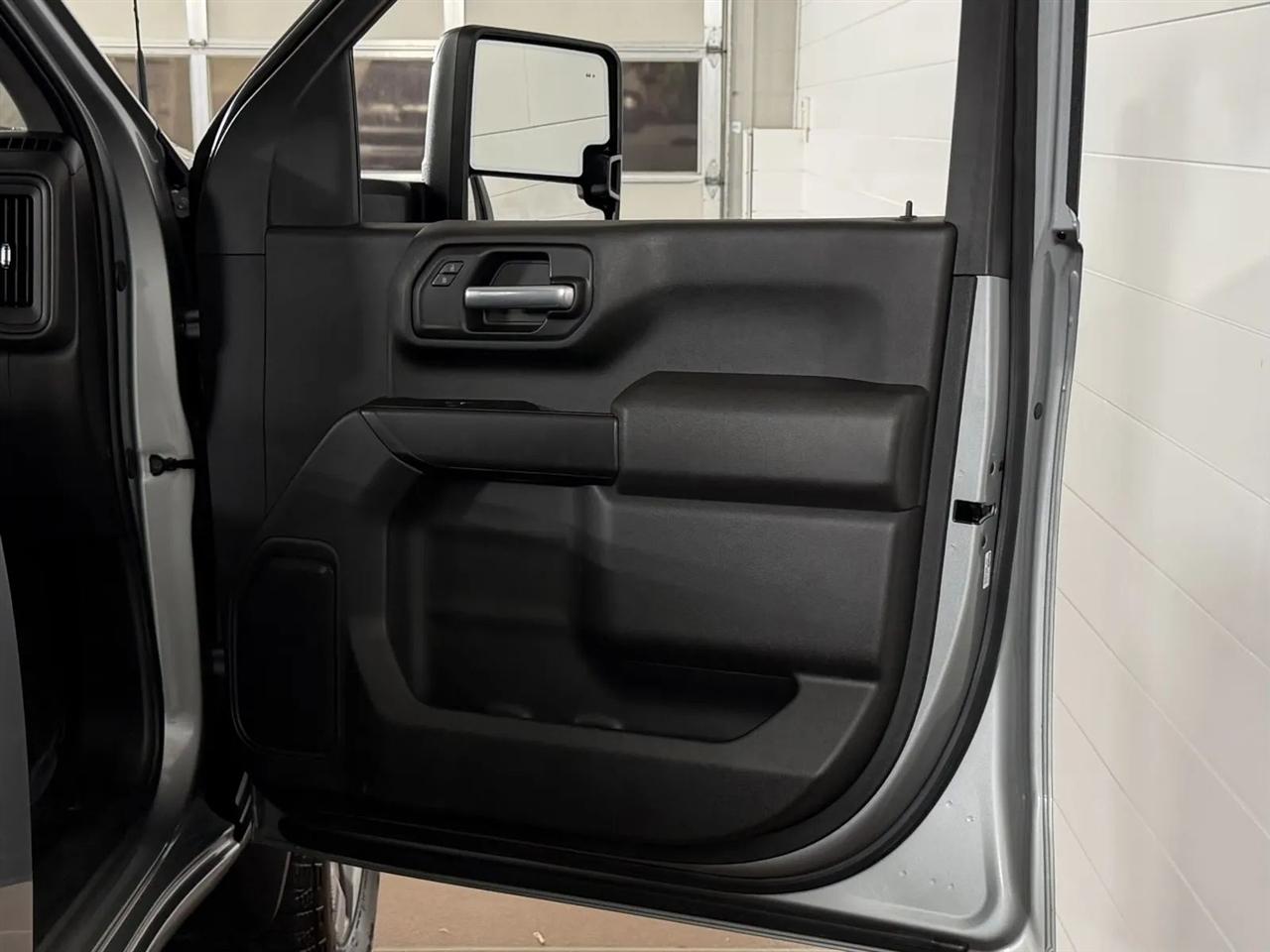 Chevrolet Silverado 2500HD Custom Crew Cab Long Box 4WD 2025