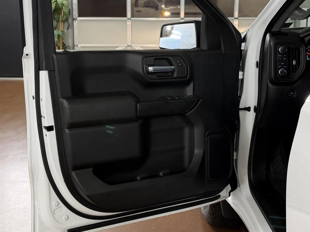 Chevrolet Silverado 1500 Custom Double Cab 4WD 2021
