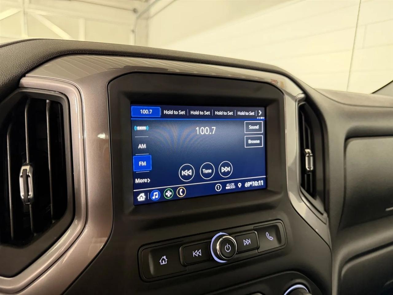 Chevrolet Silverado 1500 Custom Double Cab 4WD 2021