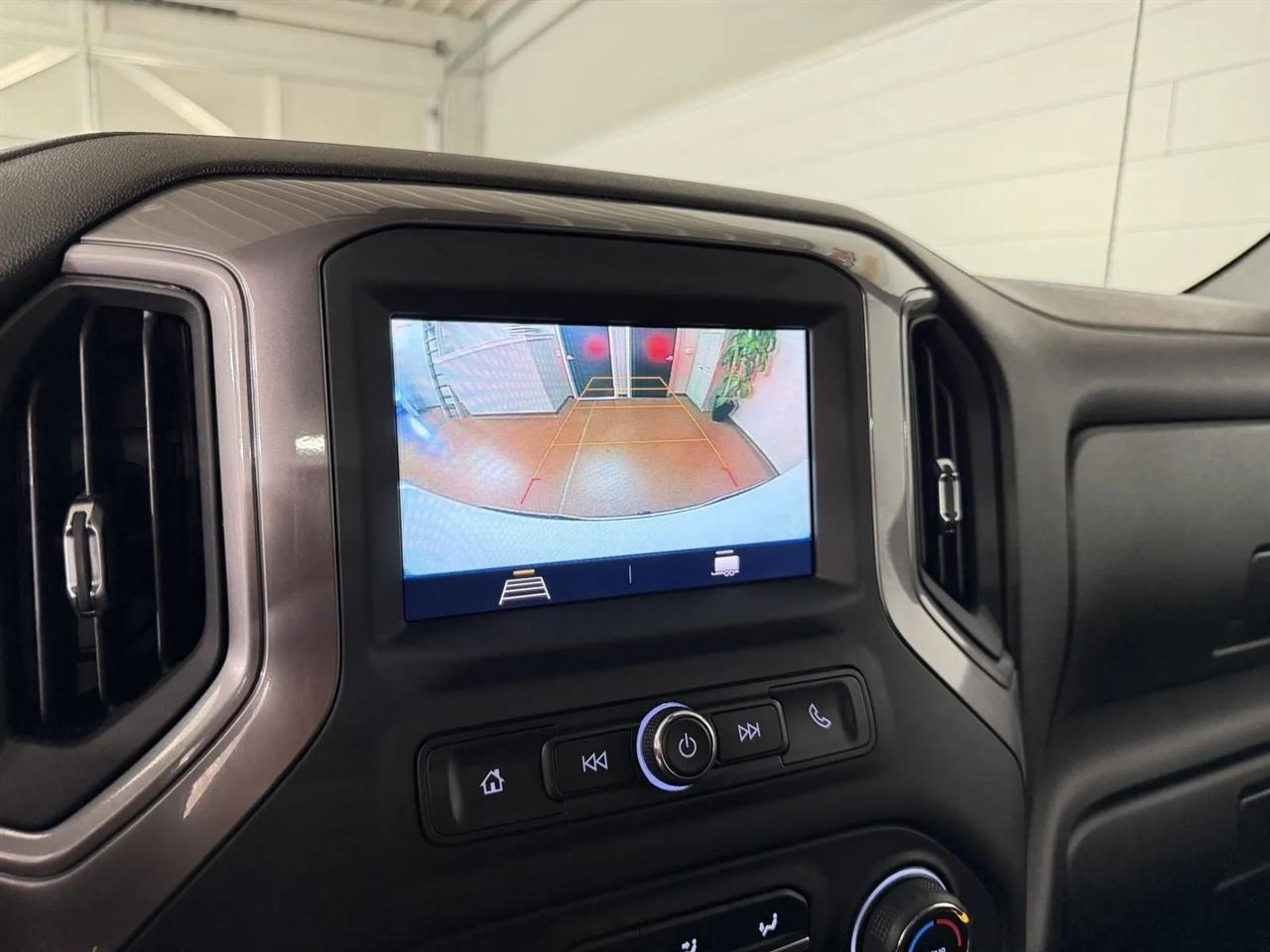 Chevrolet Silverado 1500 Custom Double Cab 4WD 2021