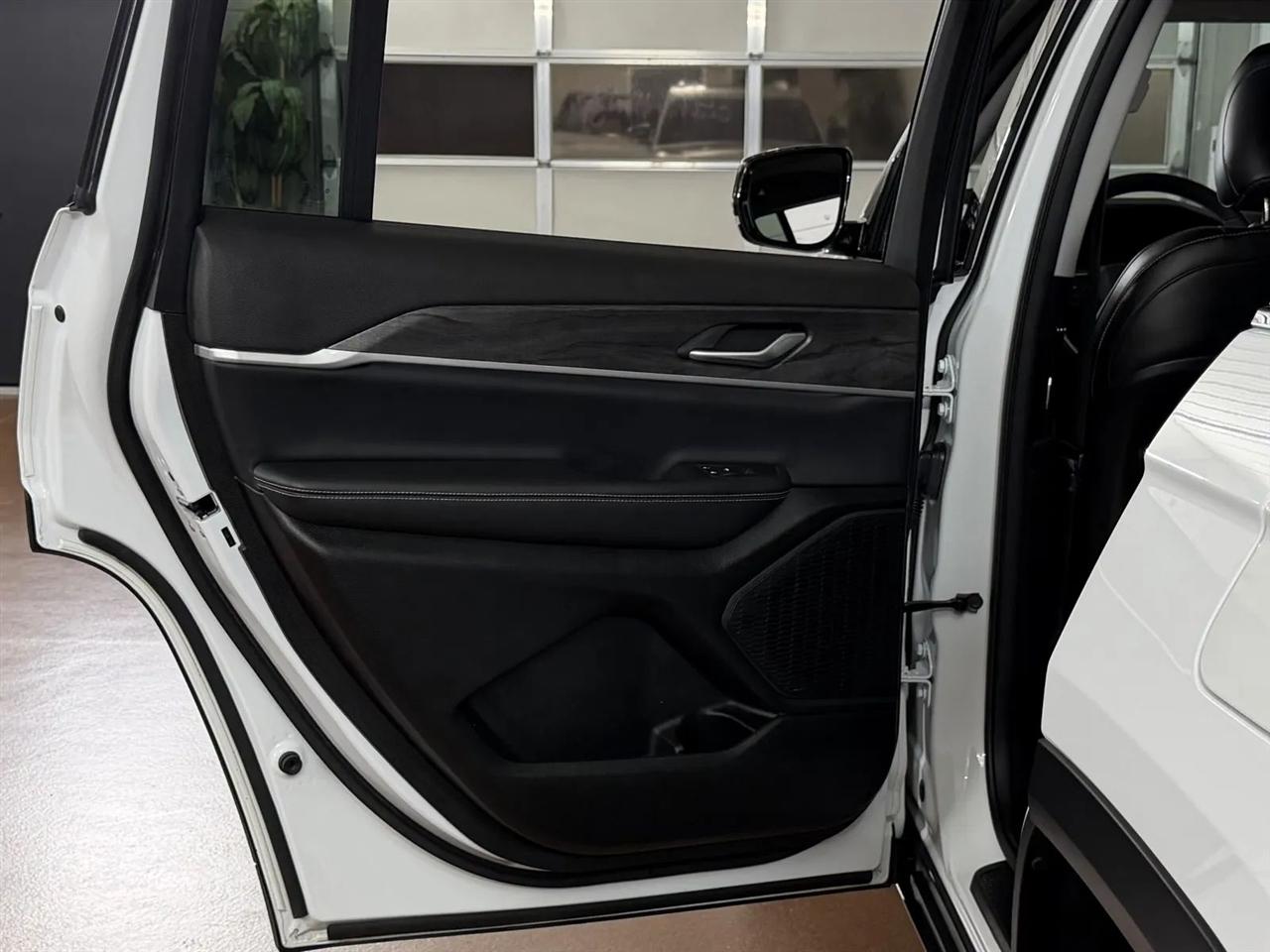 Jeep Grand Cherokee L Limited 4WD 2023