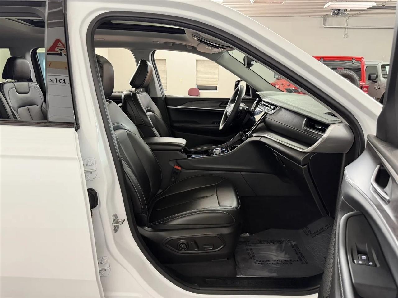 Jeep Grand Cherokee L Limited 4WD 2023