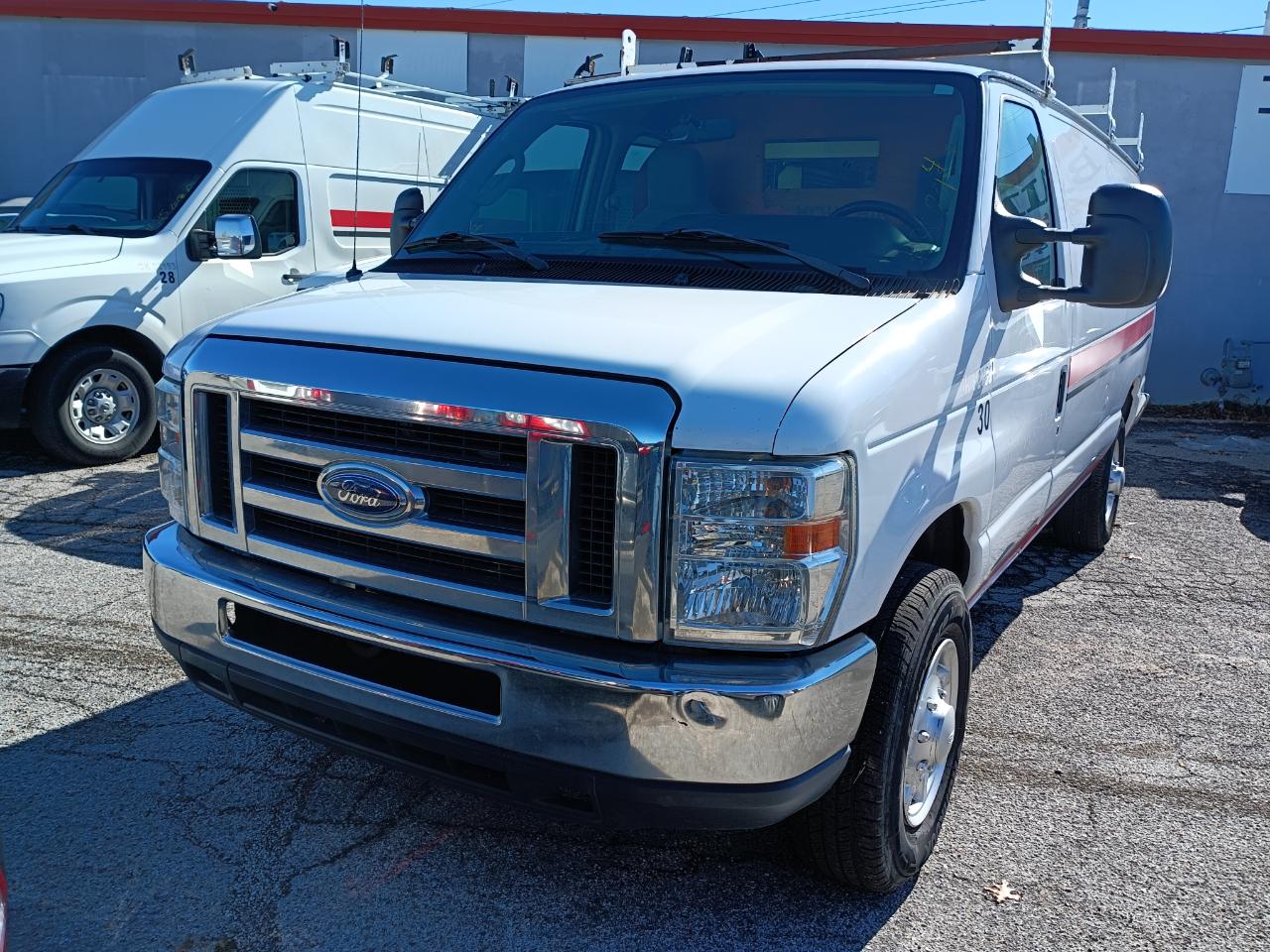 Ford Econoline E-350 Super Duty Extended 2014