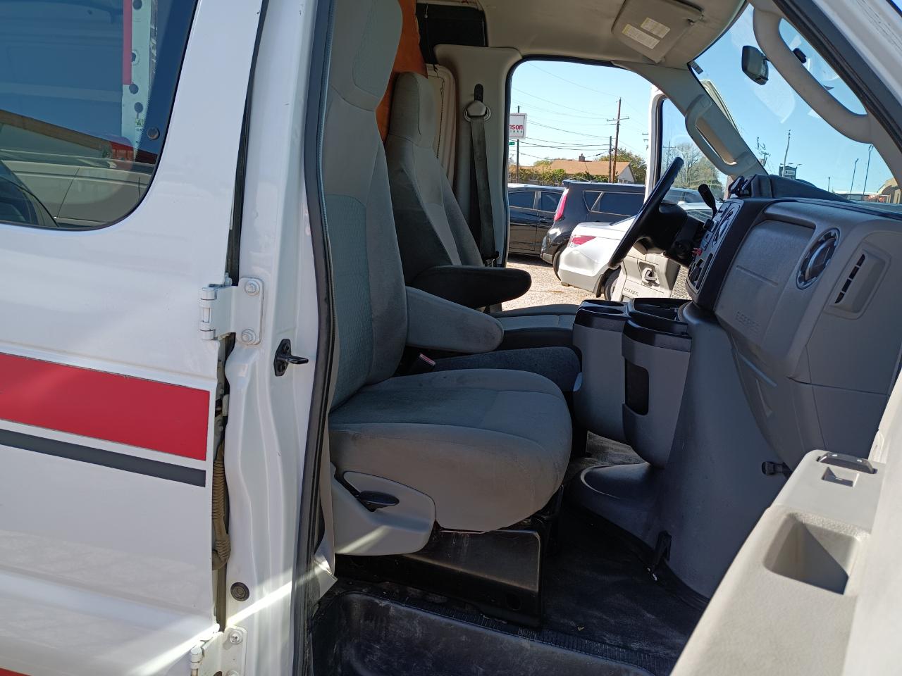 Ford Econoline E-350 Super Duty Extended 2014