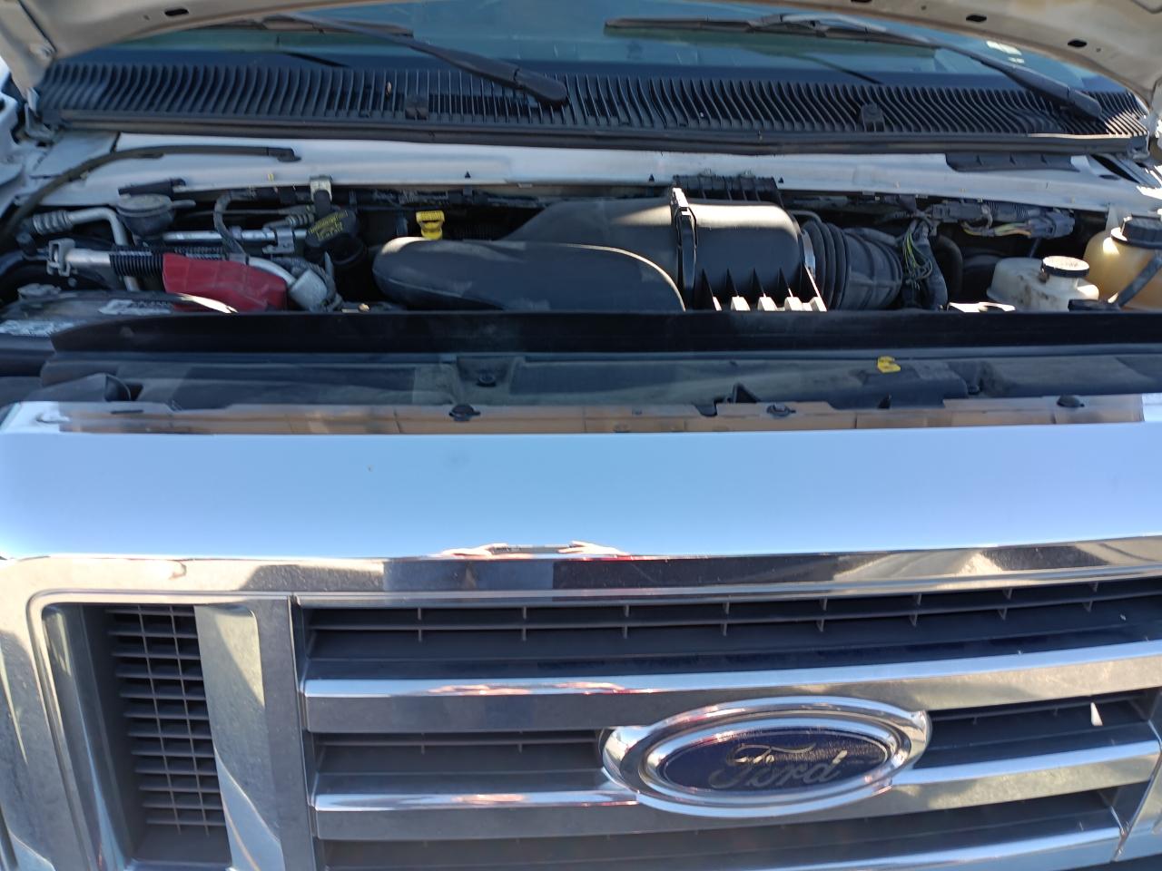 Ford Econoline E-350 Super Duty Extended 2014