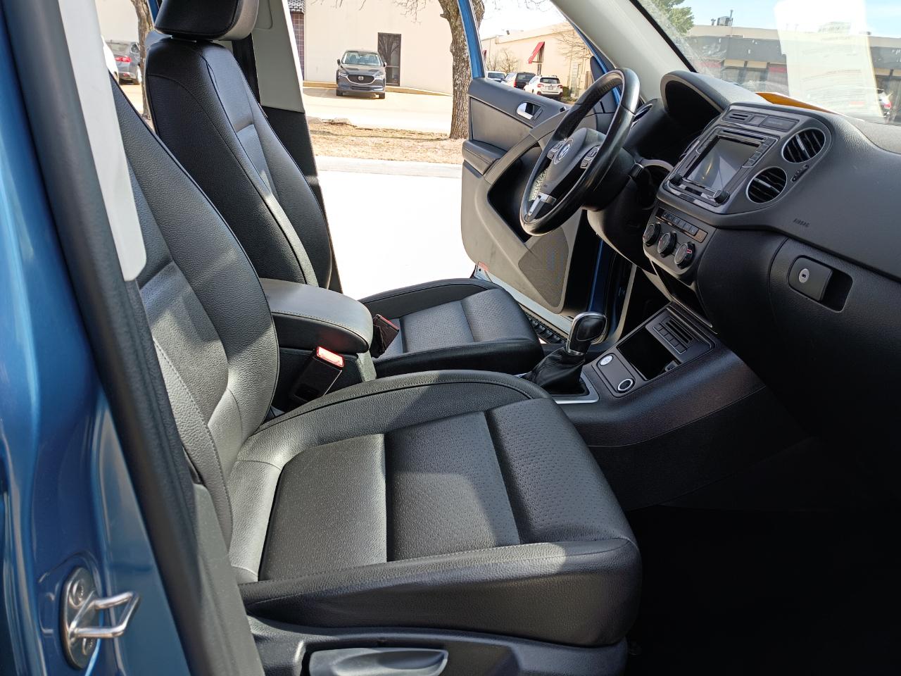 Volkswagen Tiguan S 2017