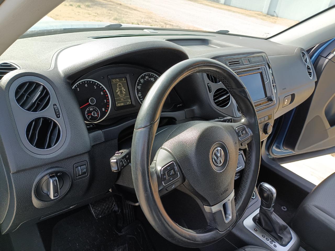 Volkswagen Tiguan S 2017