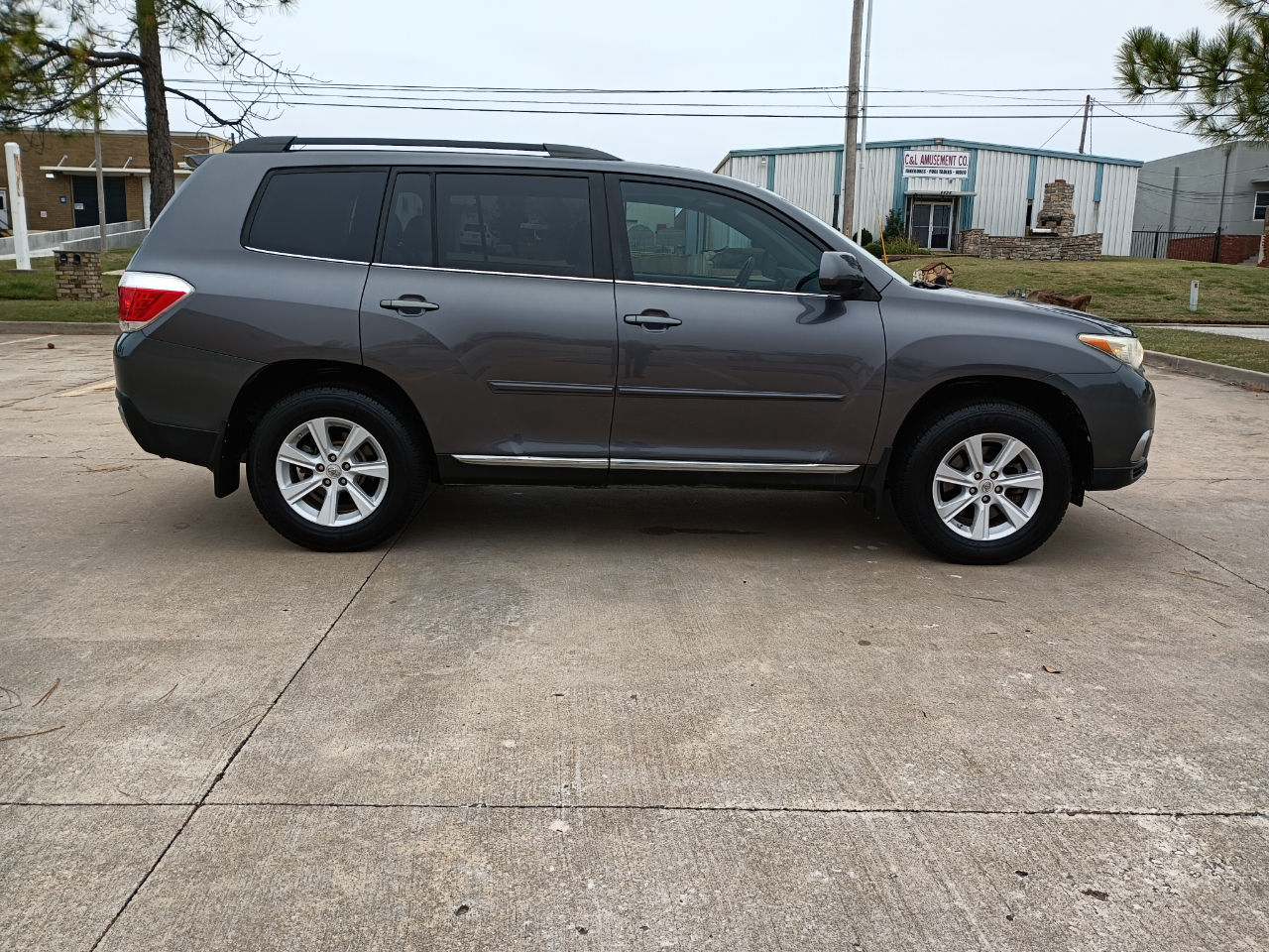 2012 Toyota Highlander Base photo 2