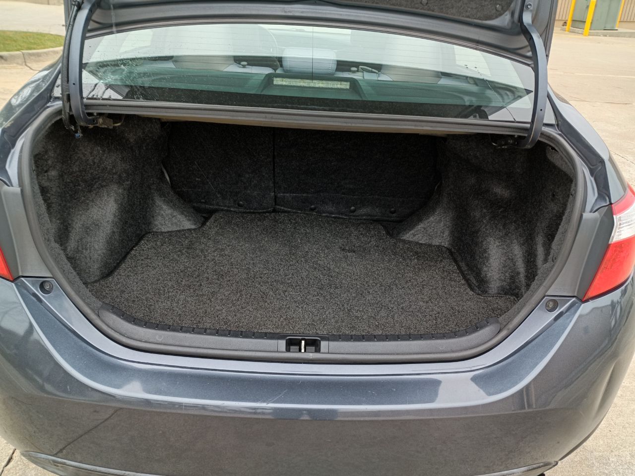 2015 Toyota Corolla LE Plus photo 4