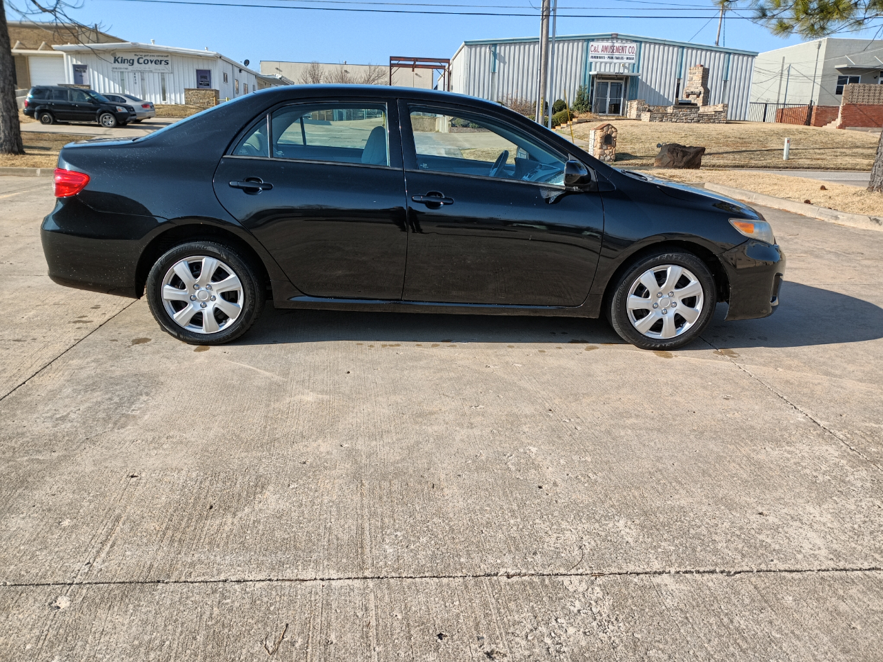 Toyota Corolla LE 4-Speed AT 2012