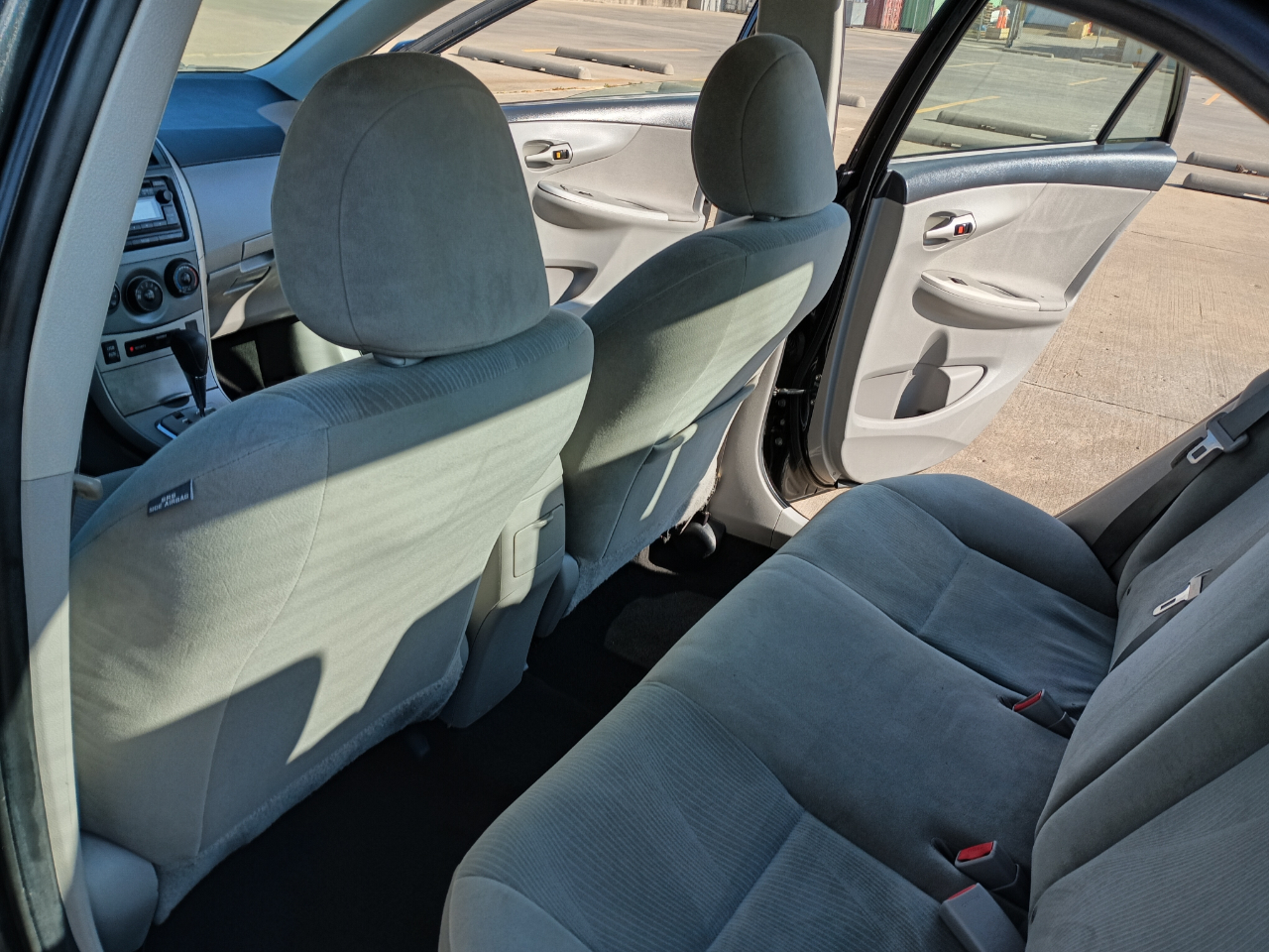 Toyota Corolla LE 4-Speed AT 2012