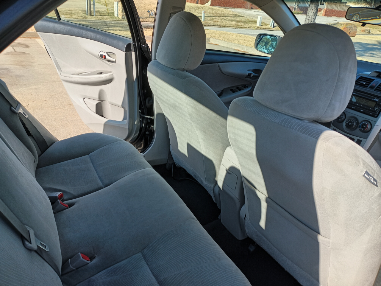 Toyota Corolla LE 4-Speed AT 2012