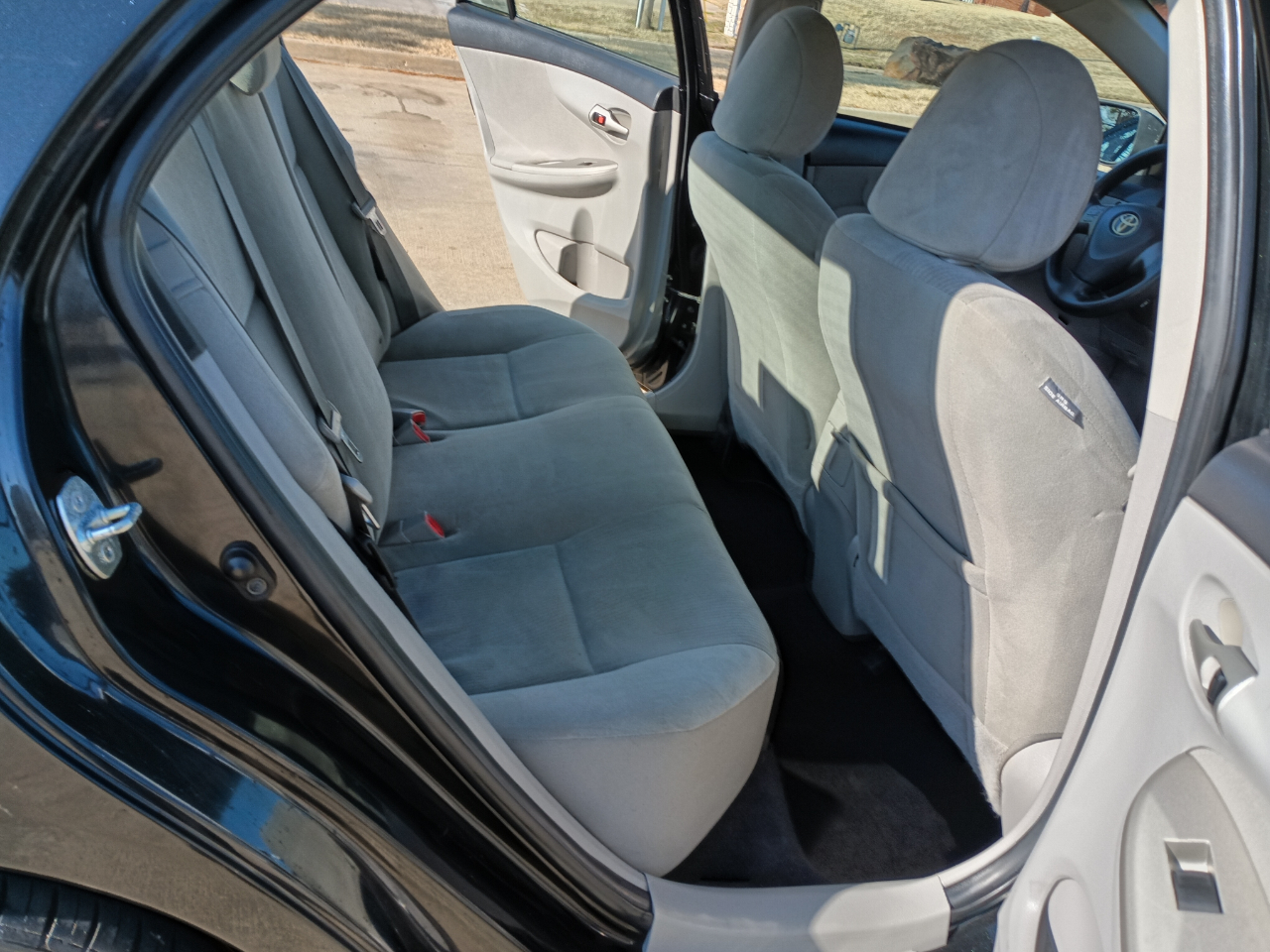 Toyota Corolla LE 4-Speed AT 2012