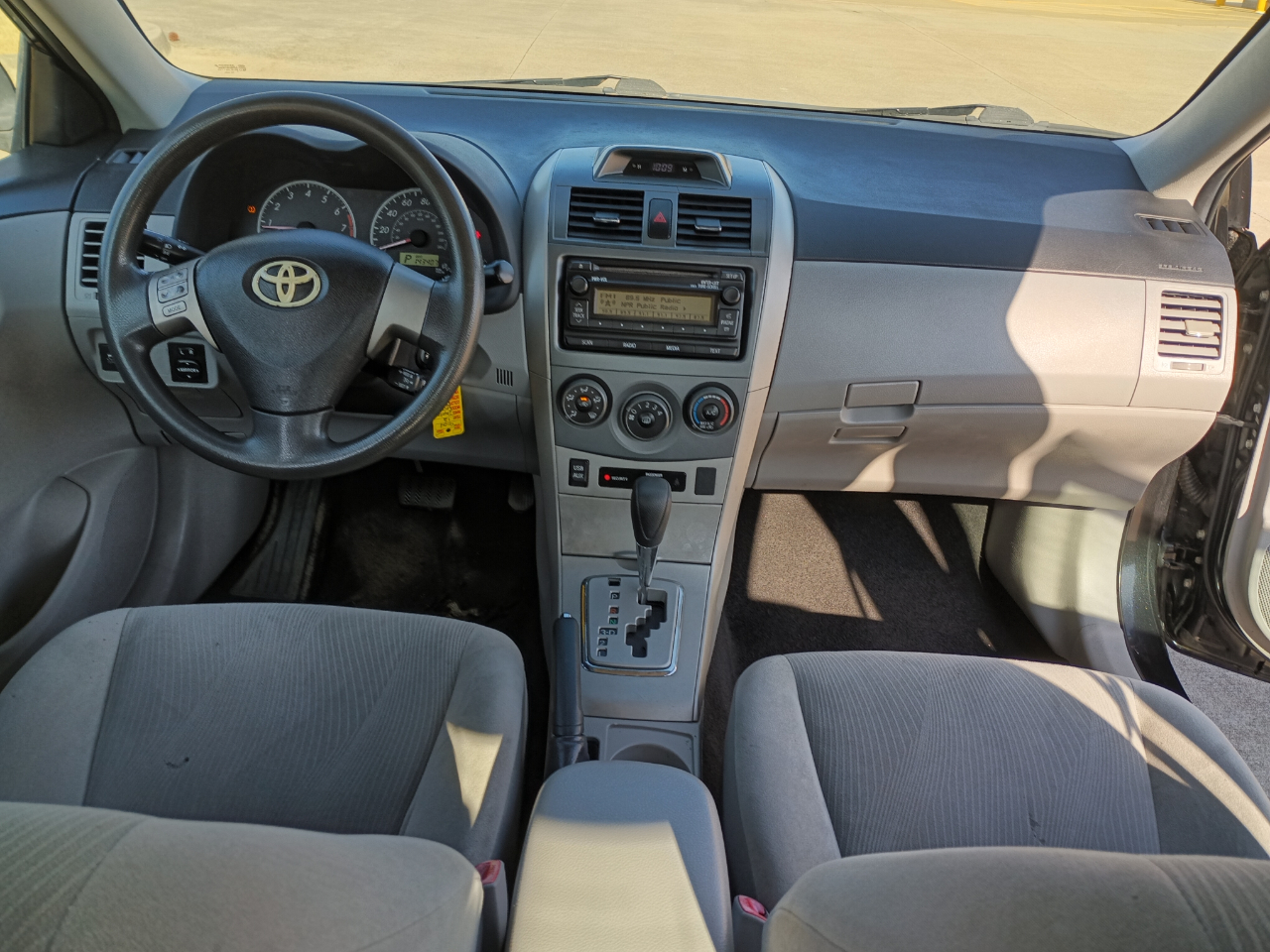 Toyota Corolla LE 4-Speed AT 2012