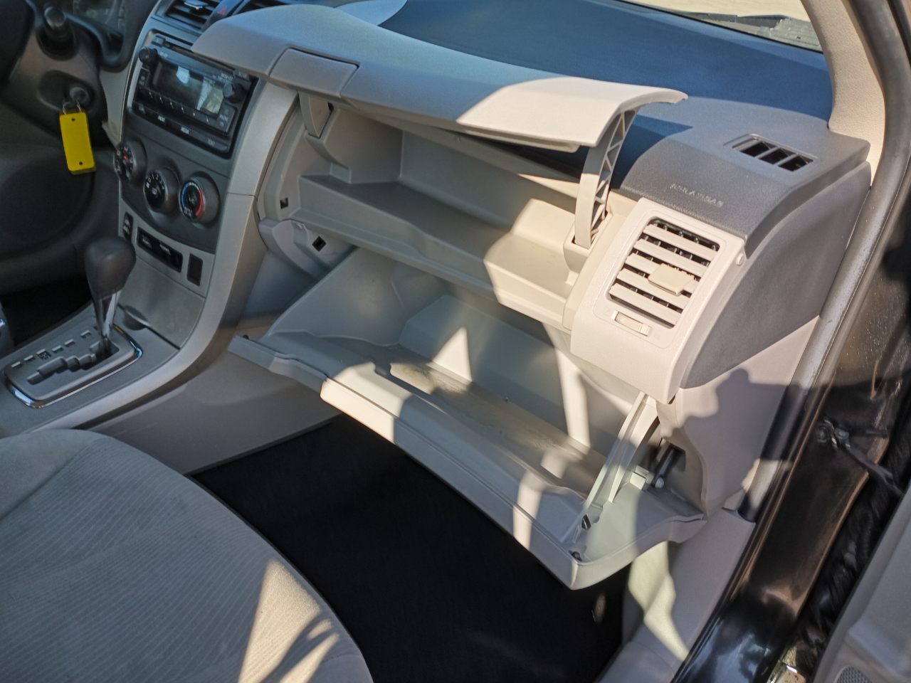 Toyota Corolla LE 4-Speed AT 2012